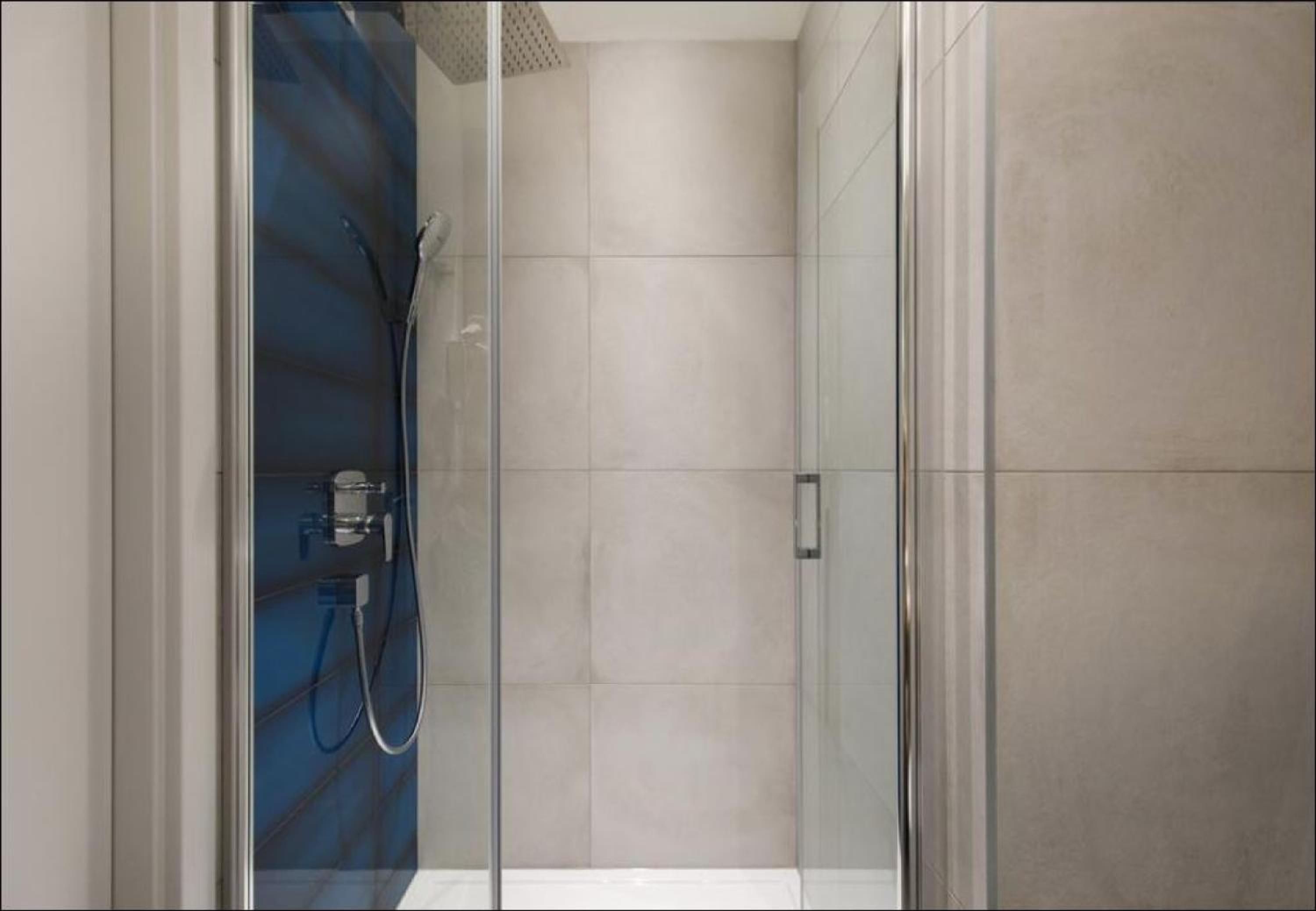 Deluxe Double Room with Balcony - Photo 11
