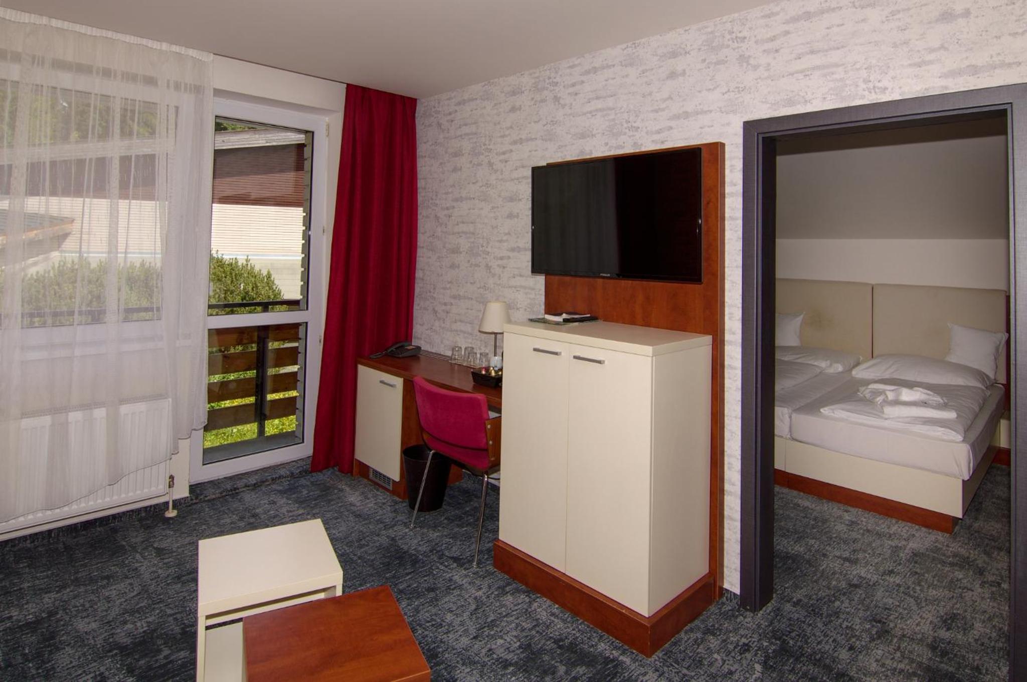 Triple Room with Balcony - Photo 5