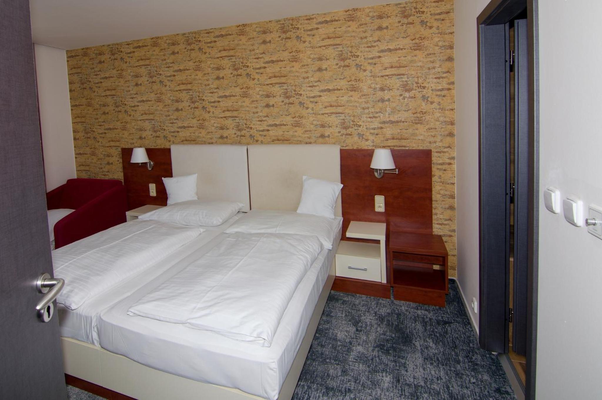 Standard Double or Twin Room - Photo 2