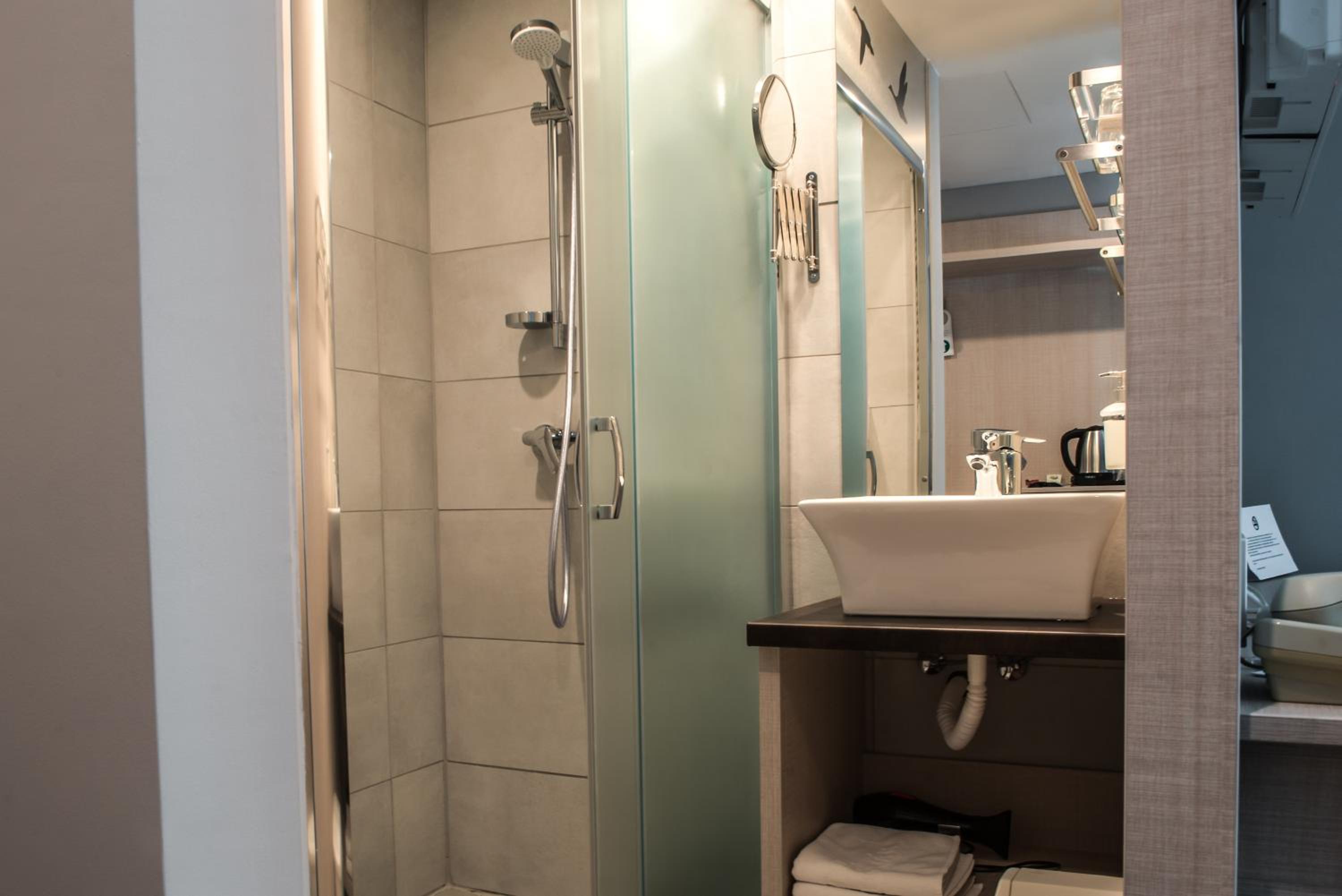 Standard Double or Twin Room - Photo 2