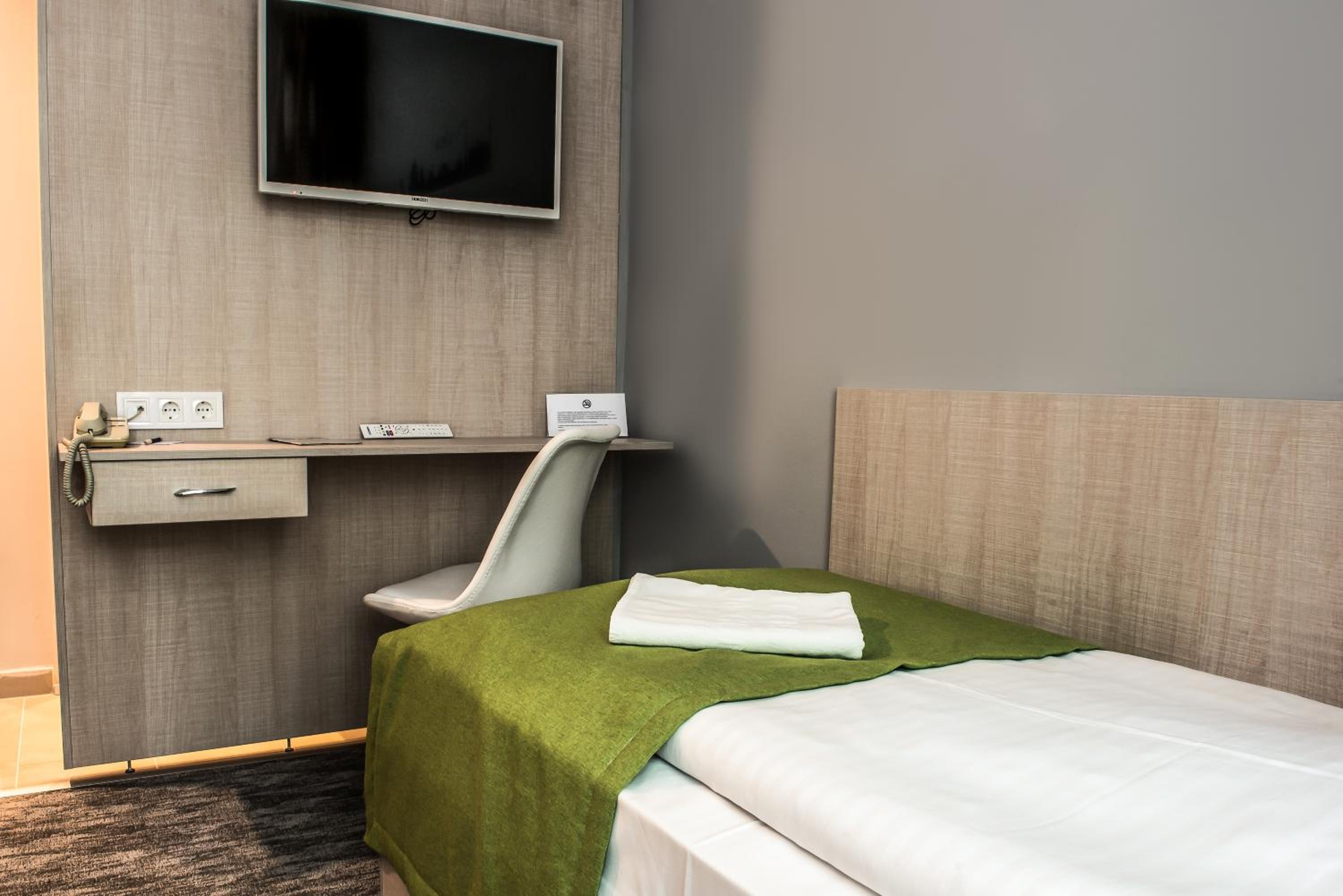 Standard Double or Twin Room - Photo 3