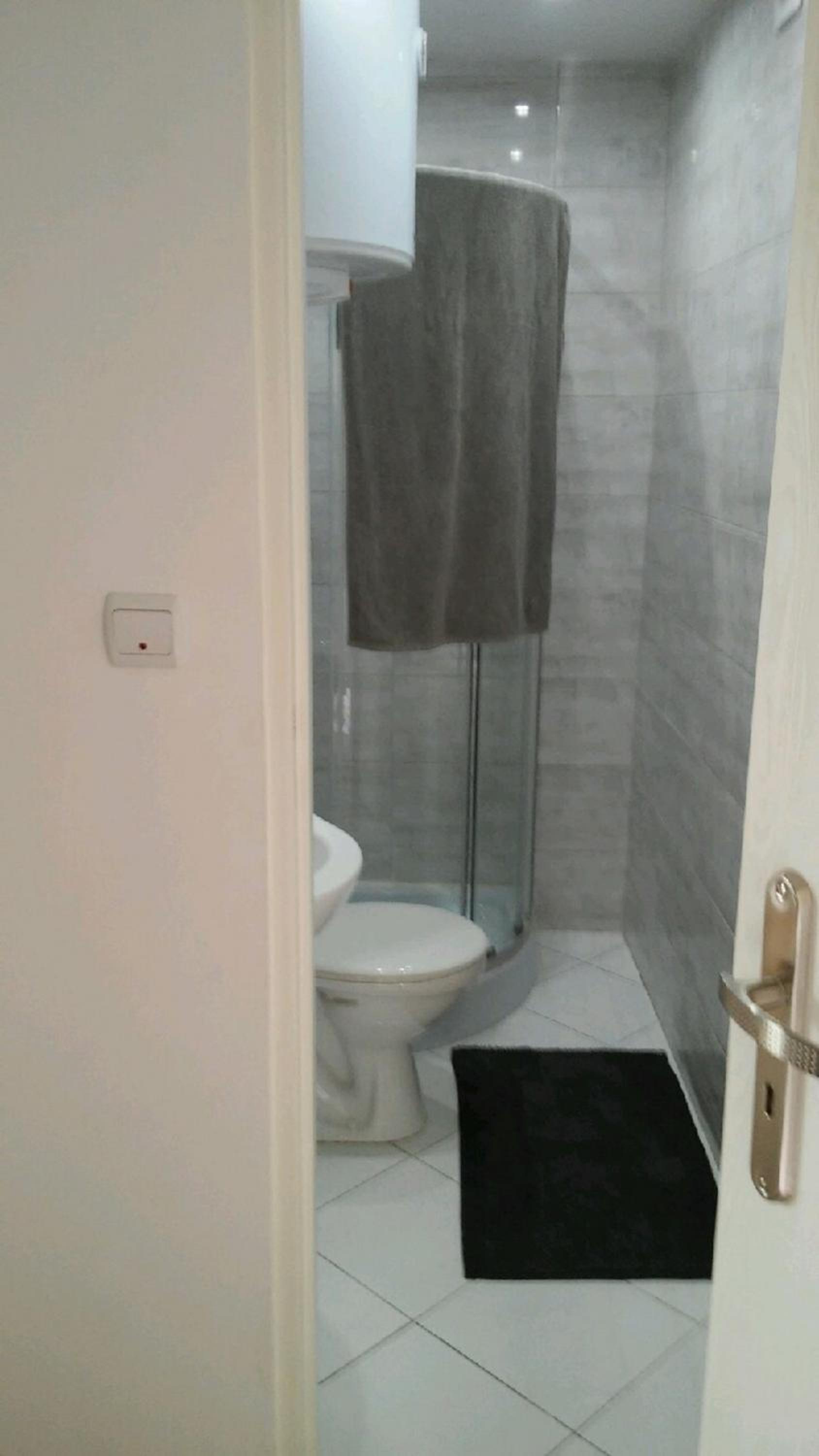 Double Room with Private Bathroom - Photo 4