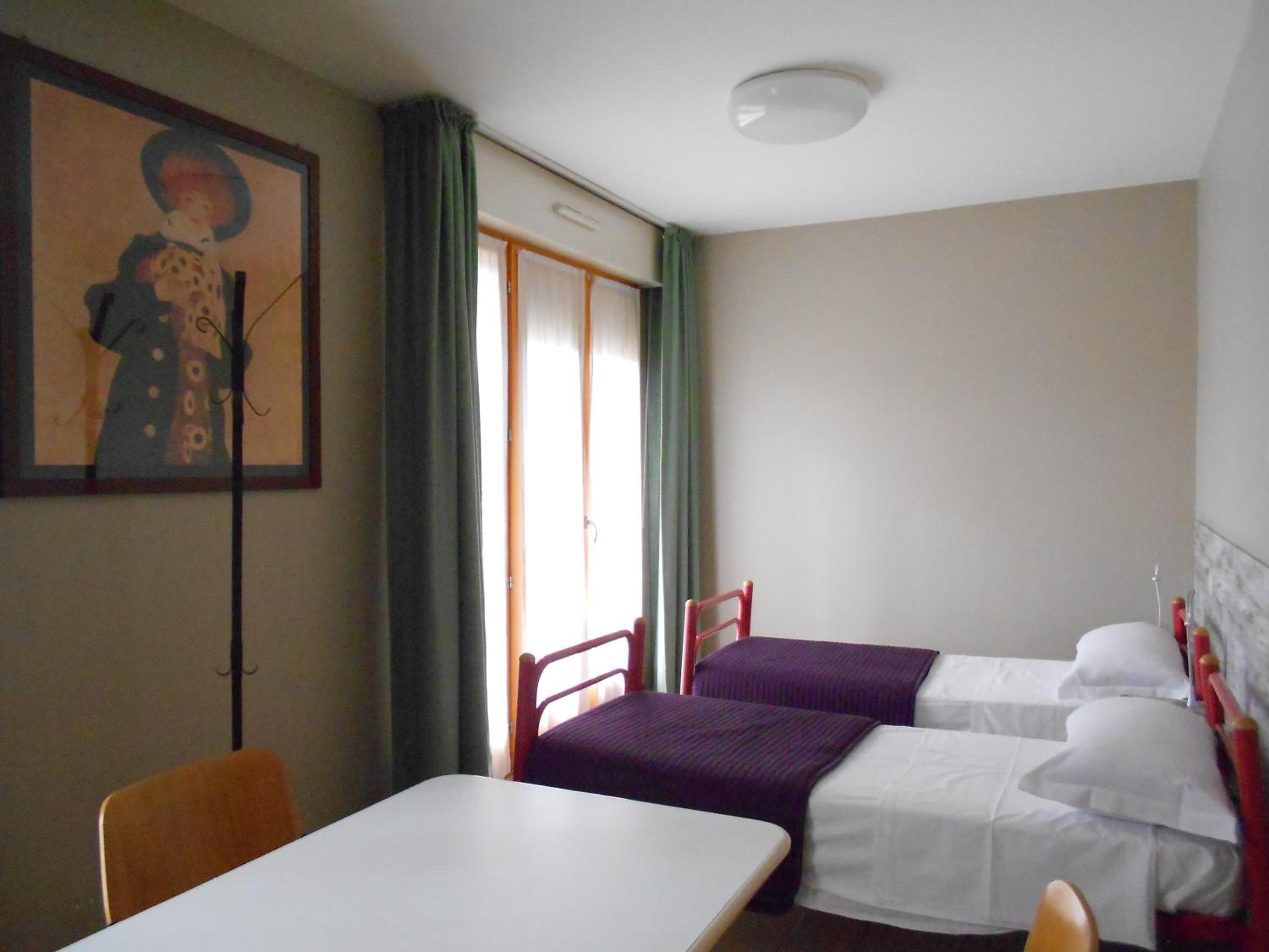 Quadruple Room with Private Bathroom - Photo 1