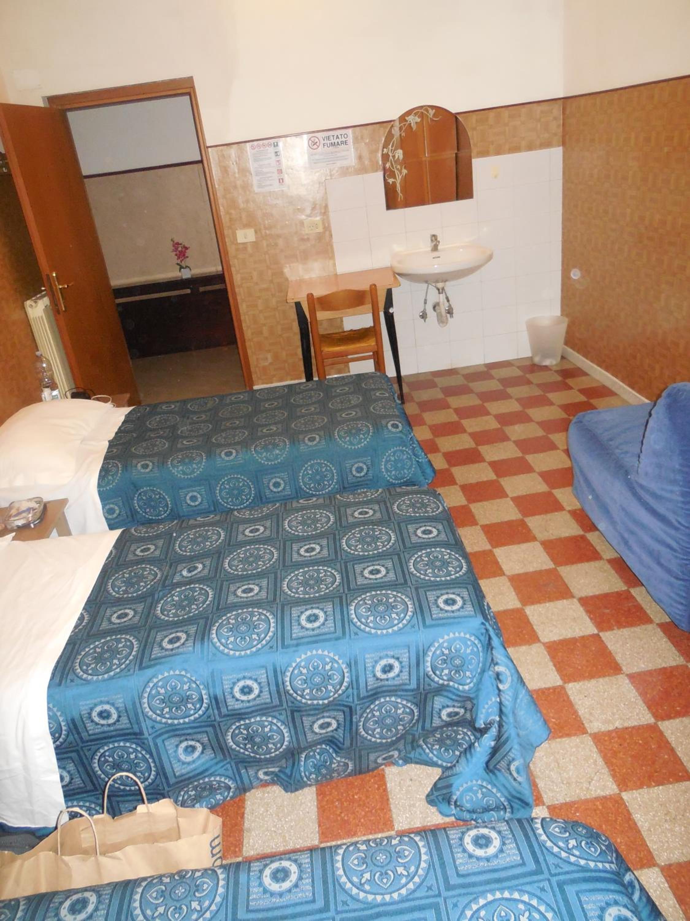 Quadruple Room with Shared Bathroom photo 3
