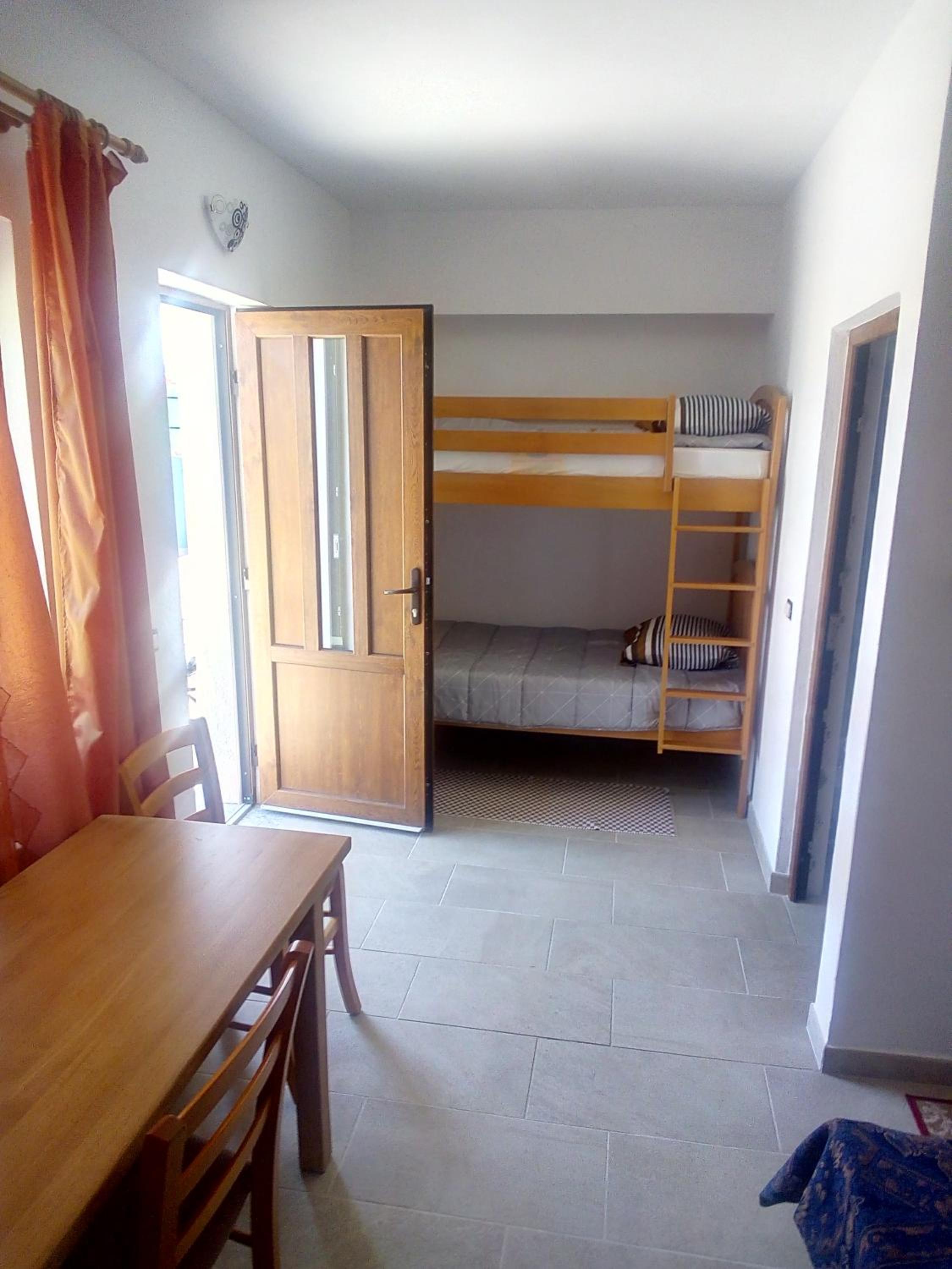 Quadruple Room with Private Bathroom photo 2
