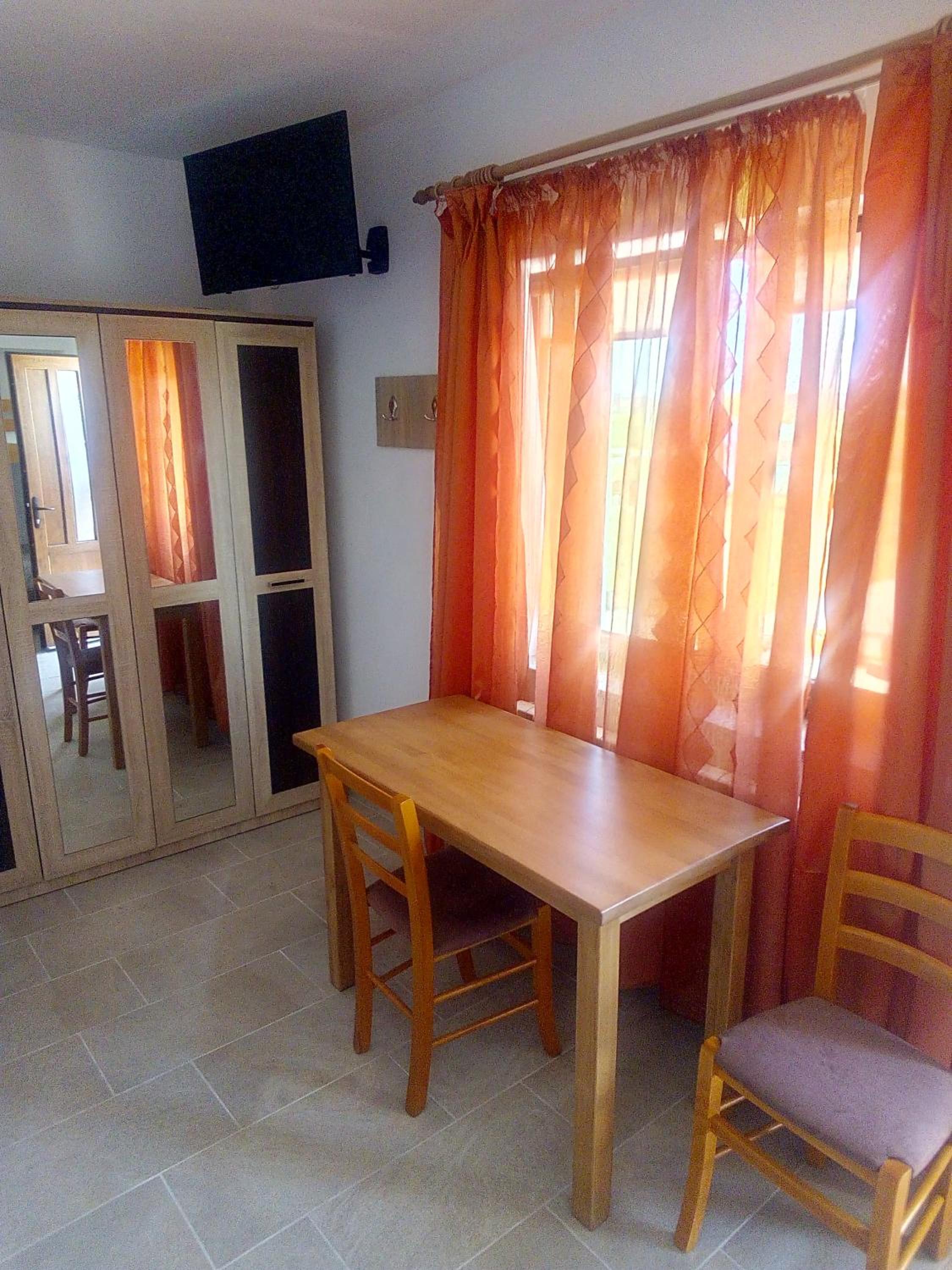 Quadruple Room with Private Bathroom photo 3