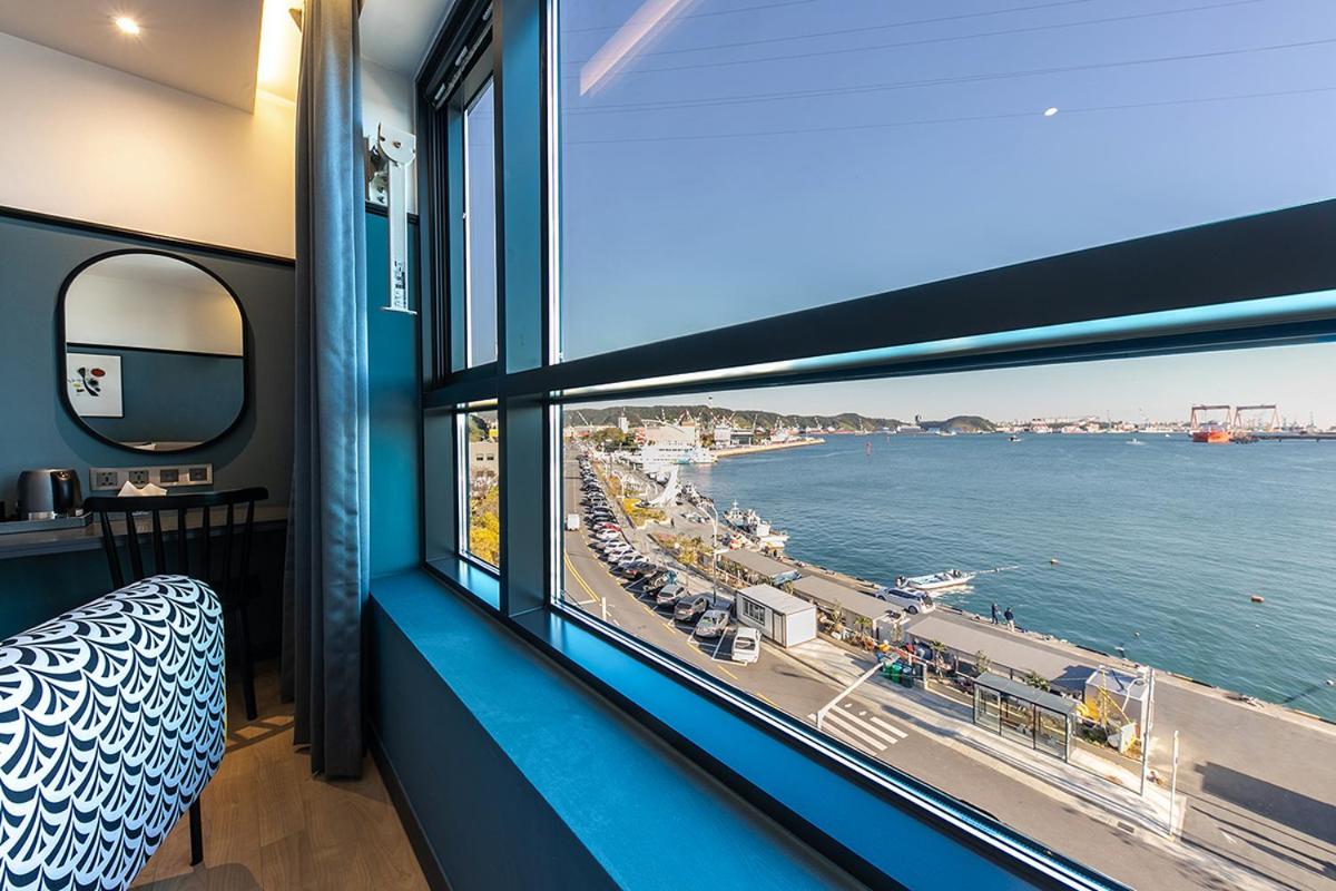 Deluxe Double Room with Sea View - Photo 4