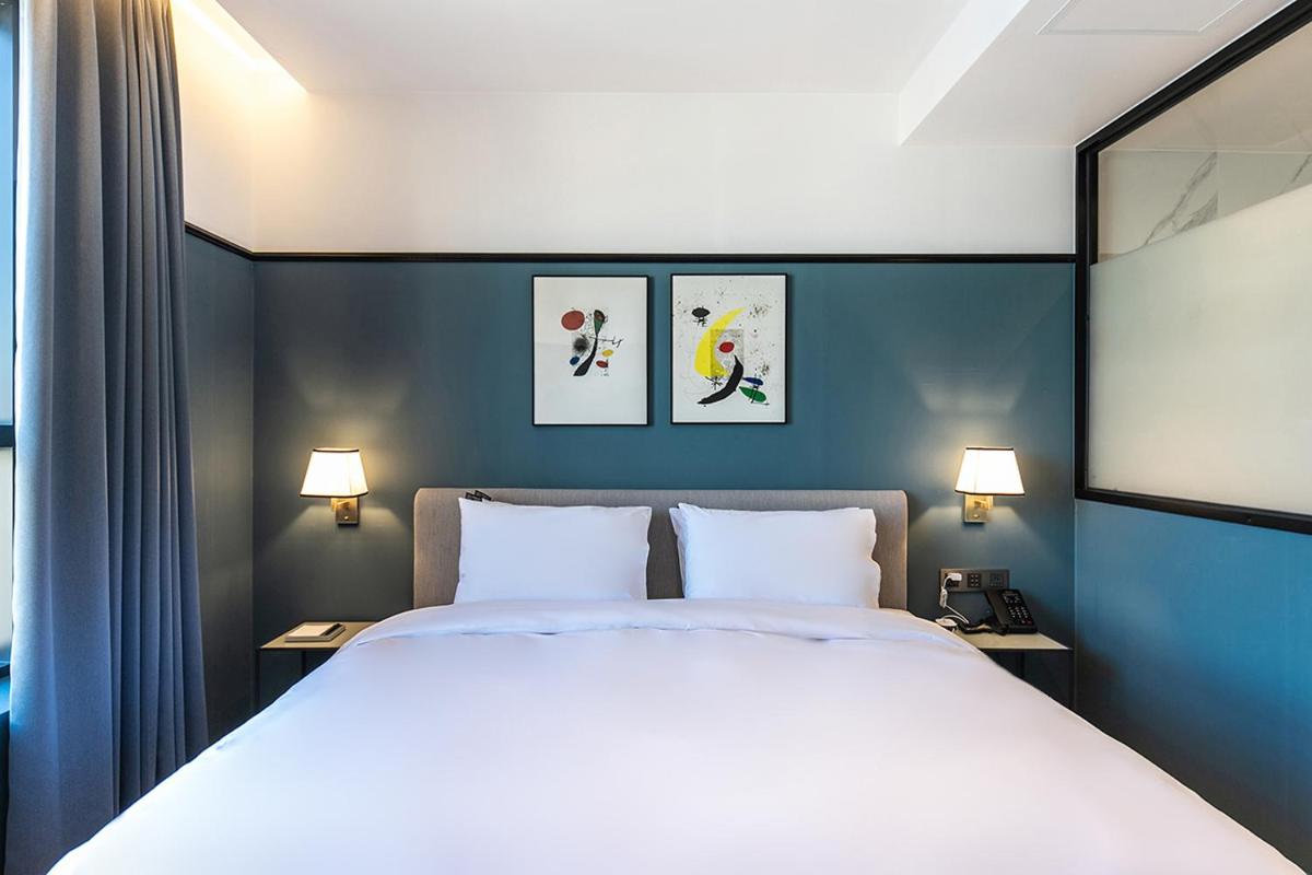 Deluxe Double Room with Sea View - Photo 3