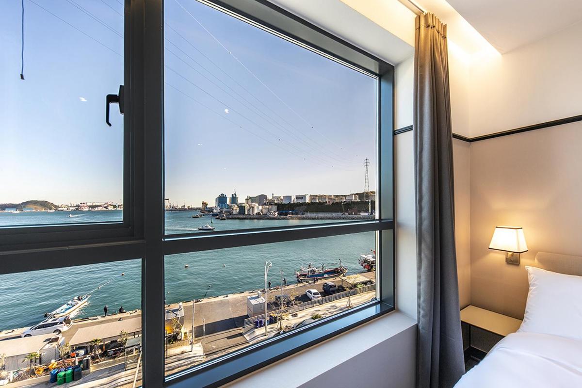Deluxe Twin Room with Sea View - Photo 2