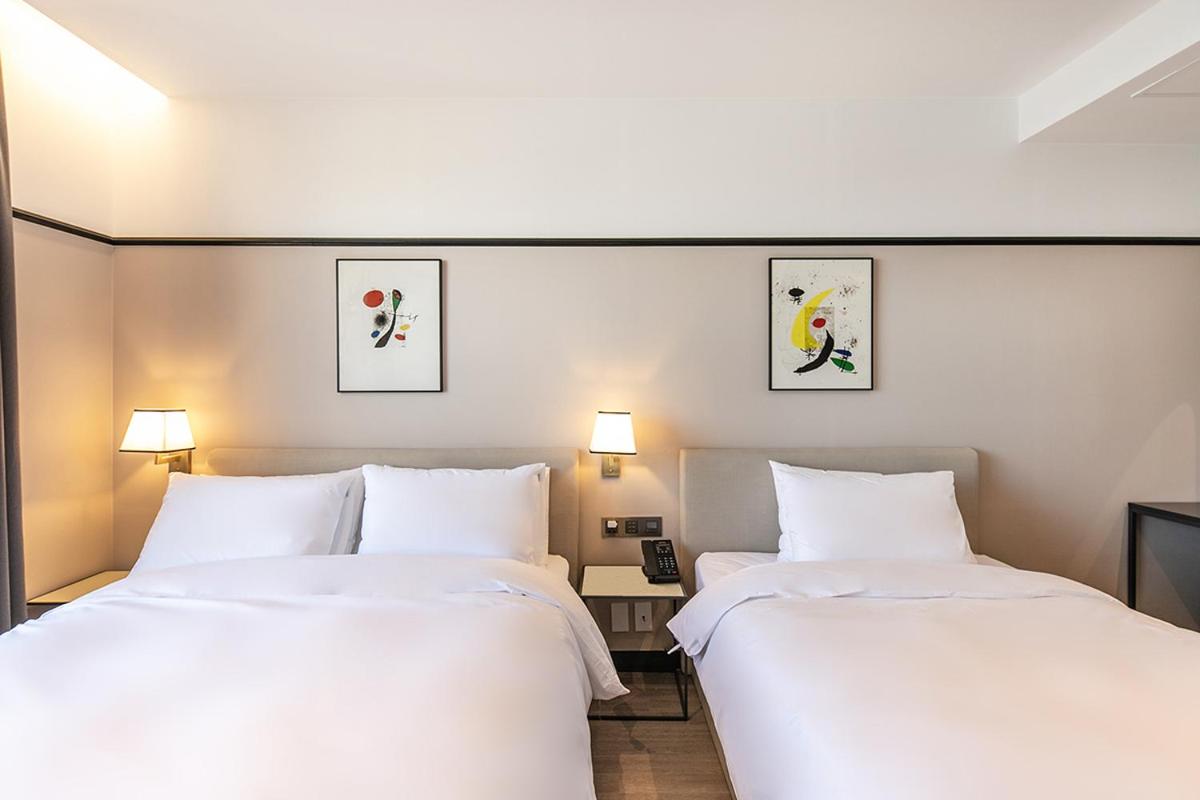 Deluxe Twin Room with Sea View - Photo 3
