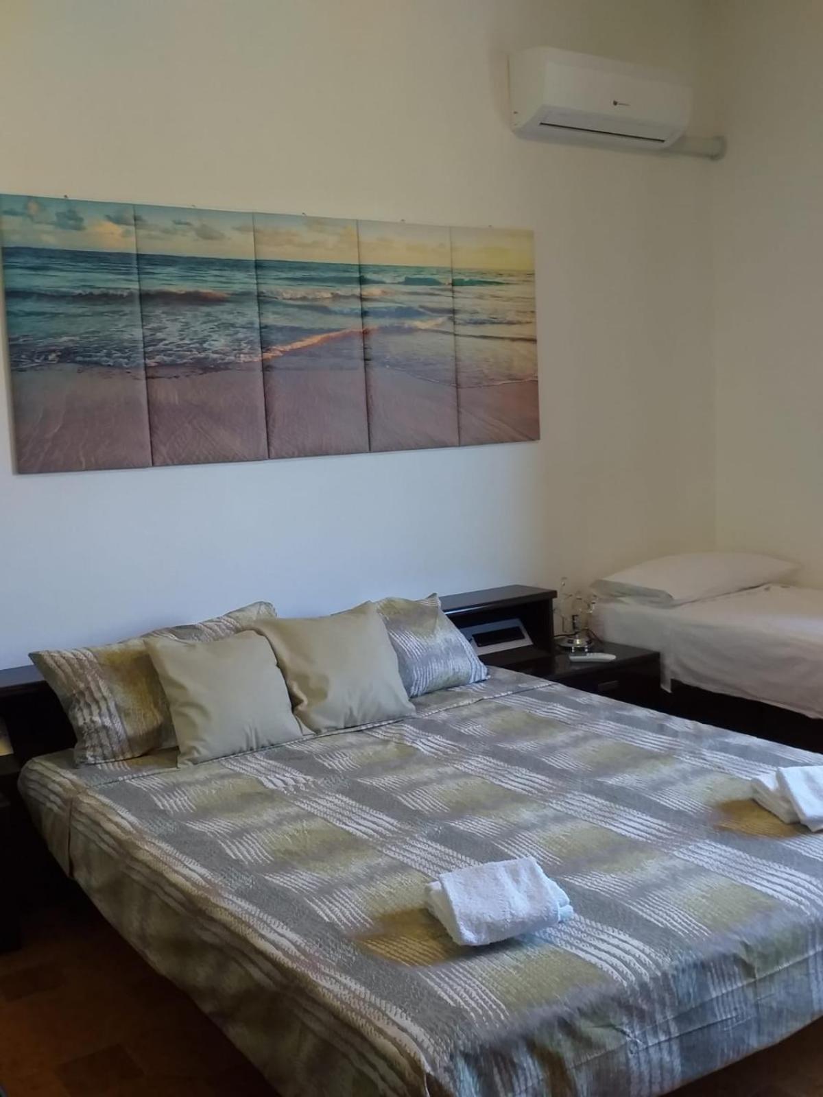Basic Triple Room with Shared Bathroom photo 3
