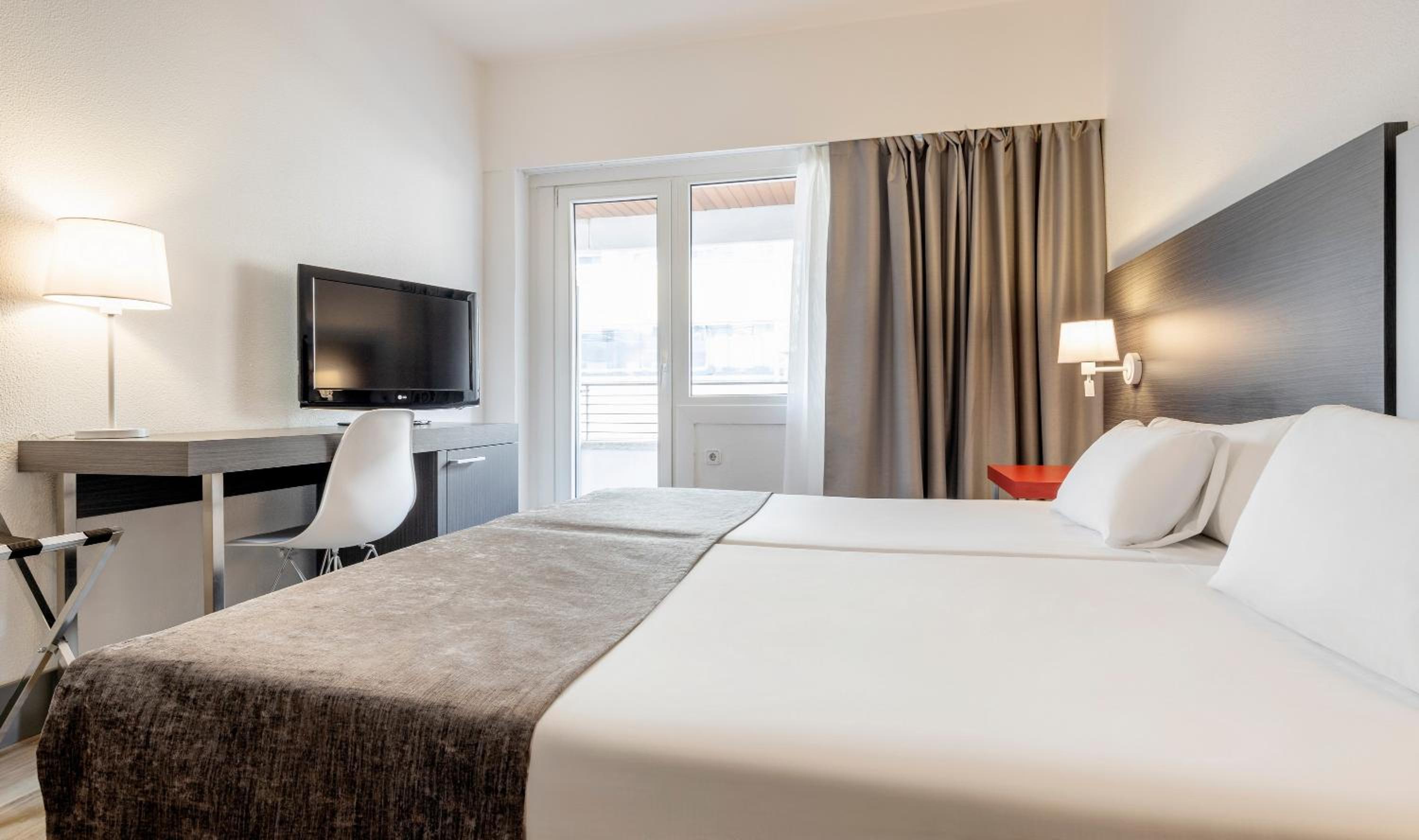 Classic Double or Twin Room - Photo 9