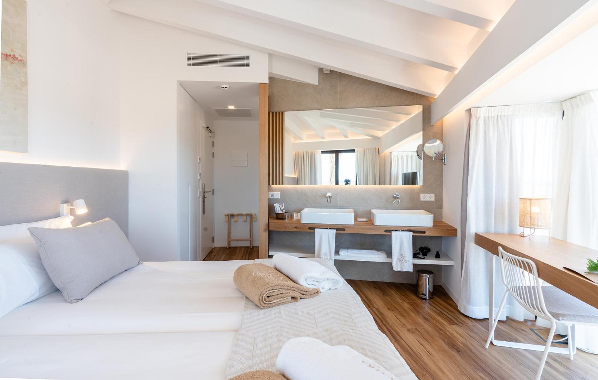 Superior Room with Terrace - Photo 13