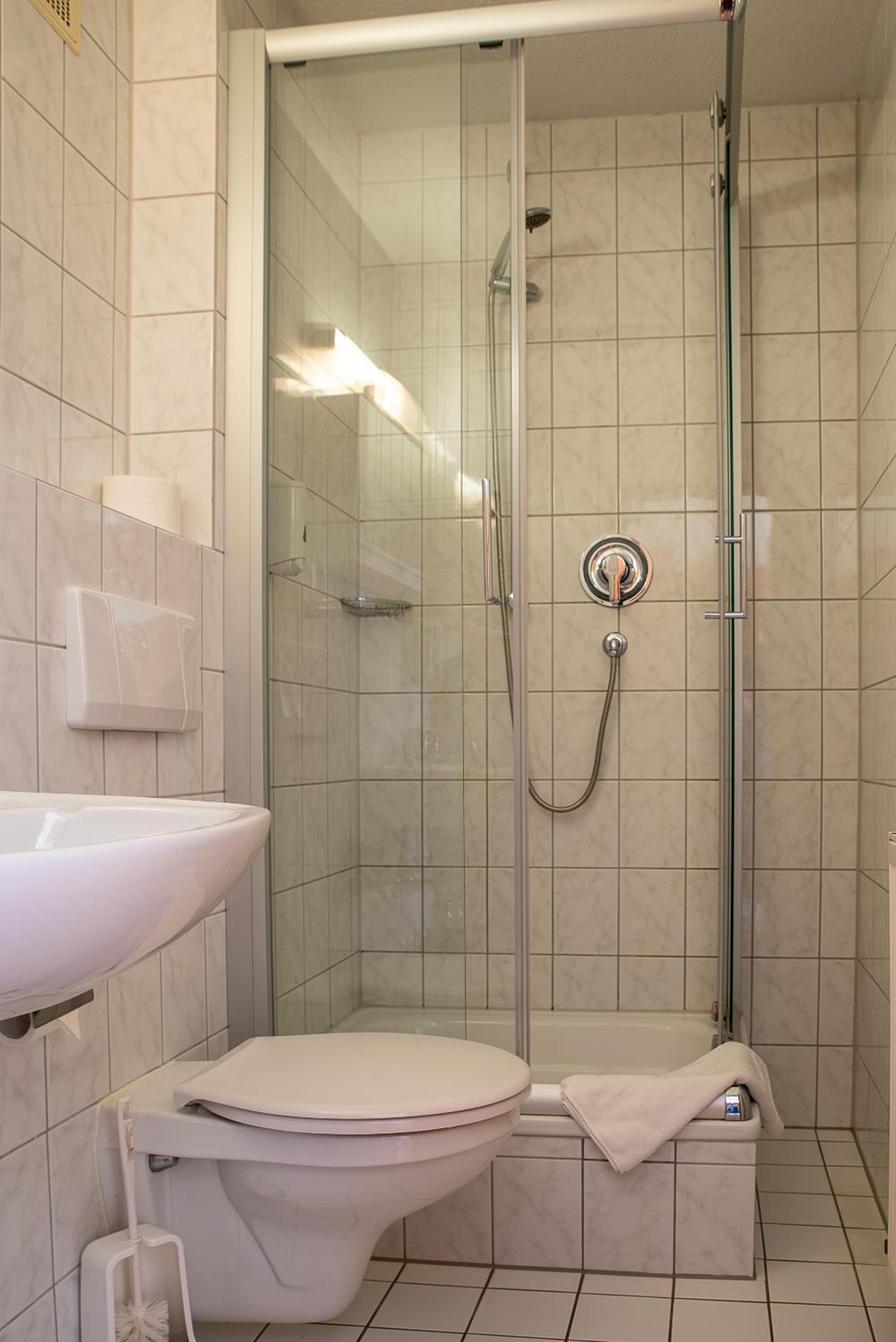 Standard Double Room - Photo 5
