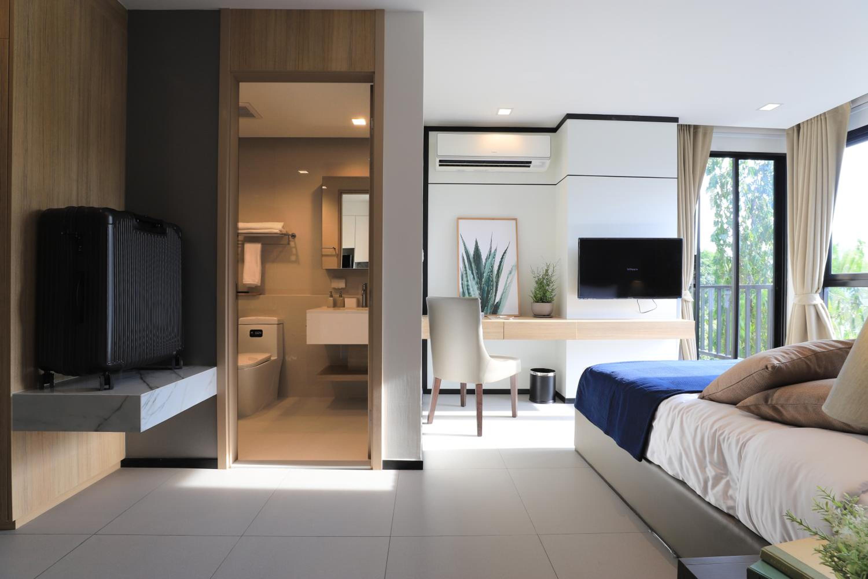 Three-Bedroom Suite photo 2