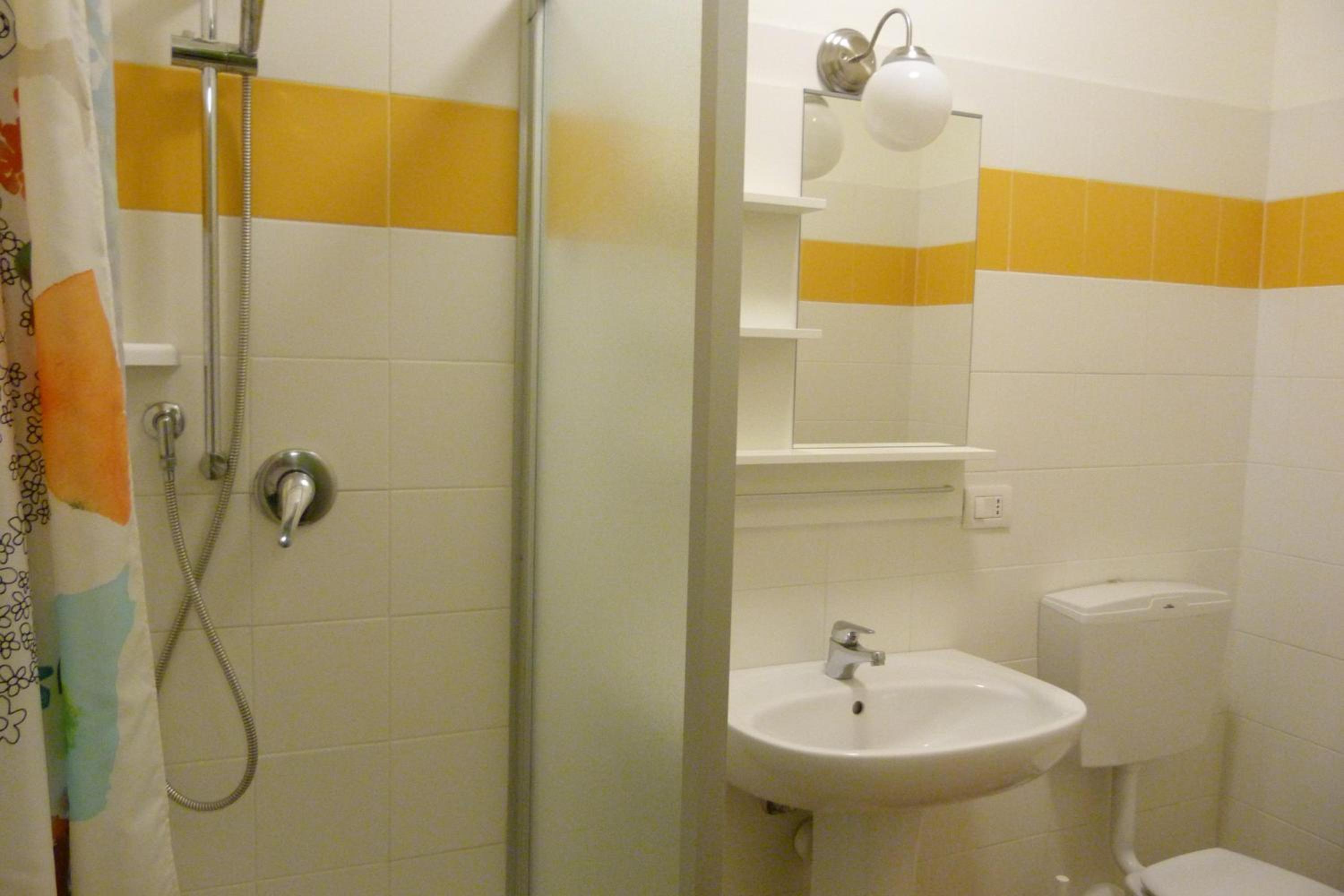 Triple Room with Private External Bathroom - Photo 4