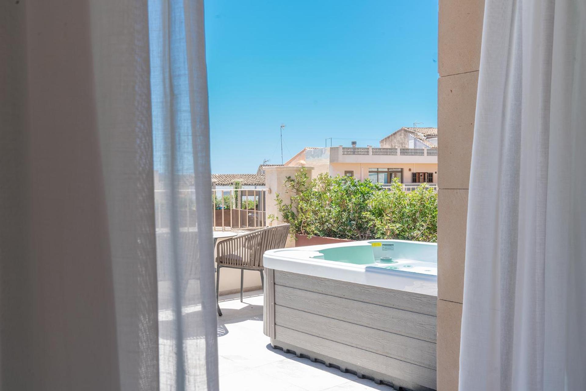 Suite con Terraza con Bañera de Hidromasaje en la Terraza Suite con Terraza con Bañera de Hidromasaje en la Terraza