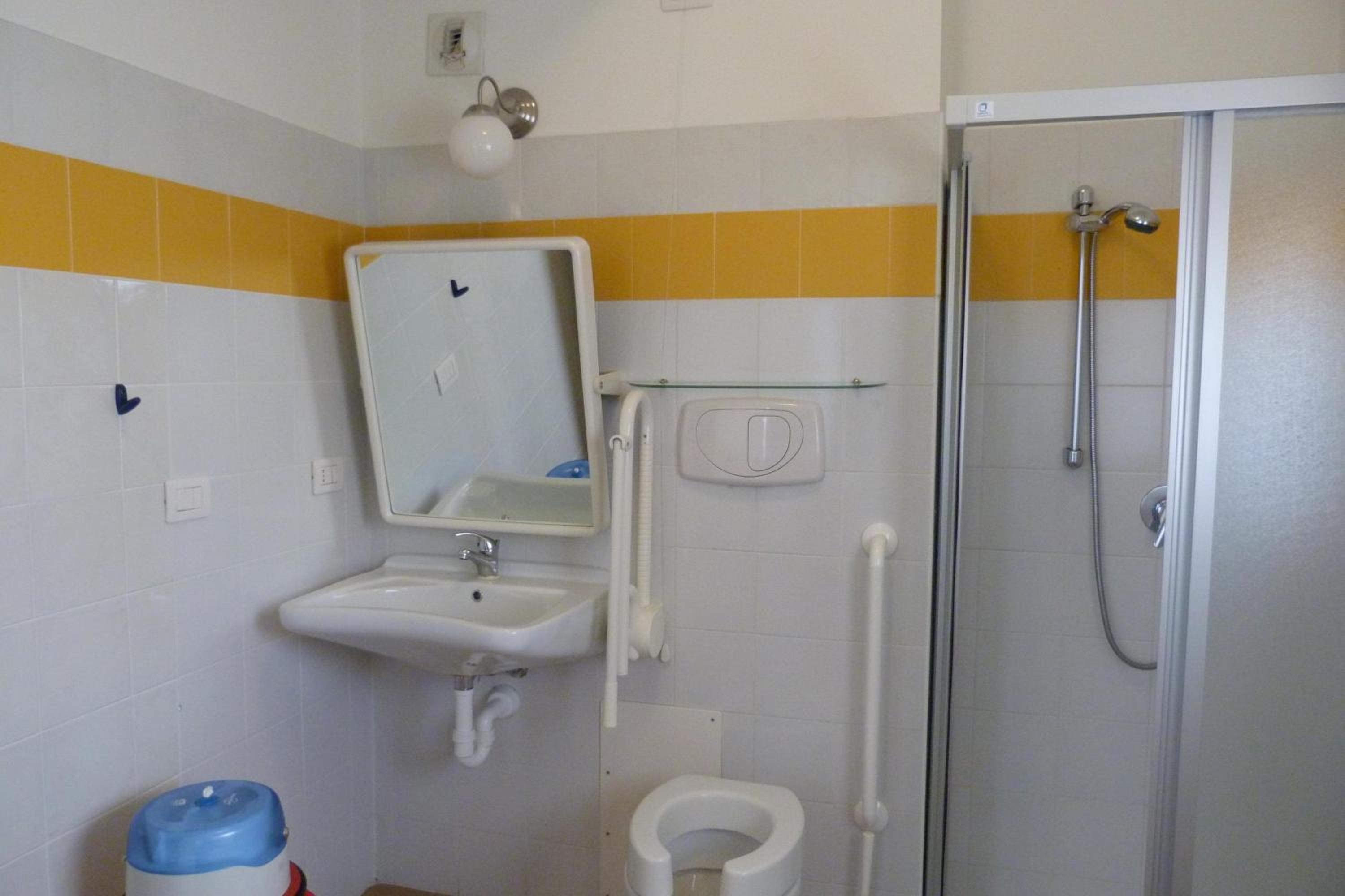 Triple Room with Private Bathroom - Photo 4