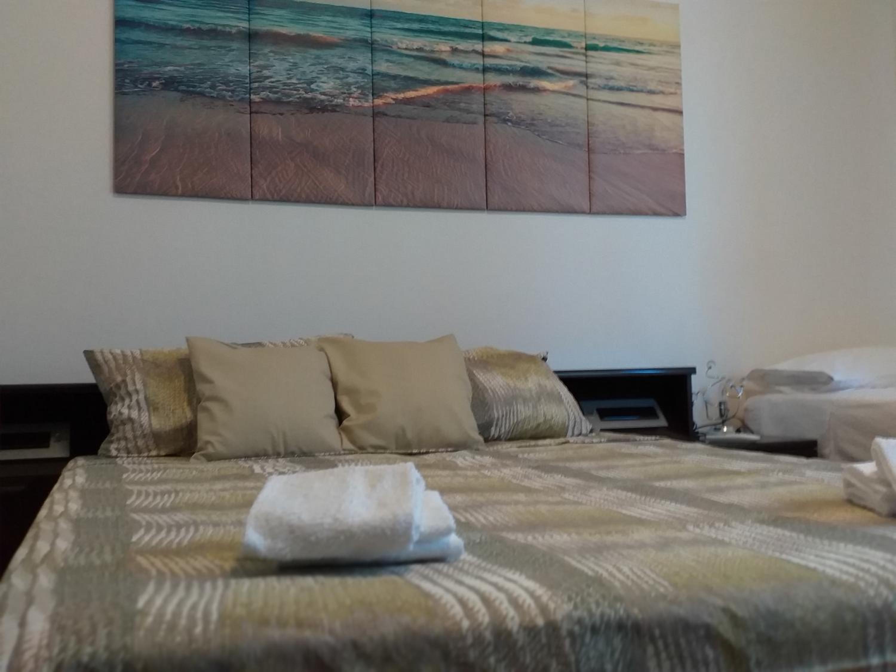 Basic Triple Room with Shared Bathroom photo 2