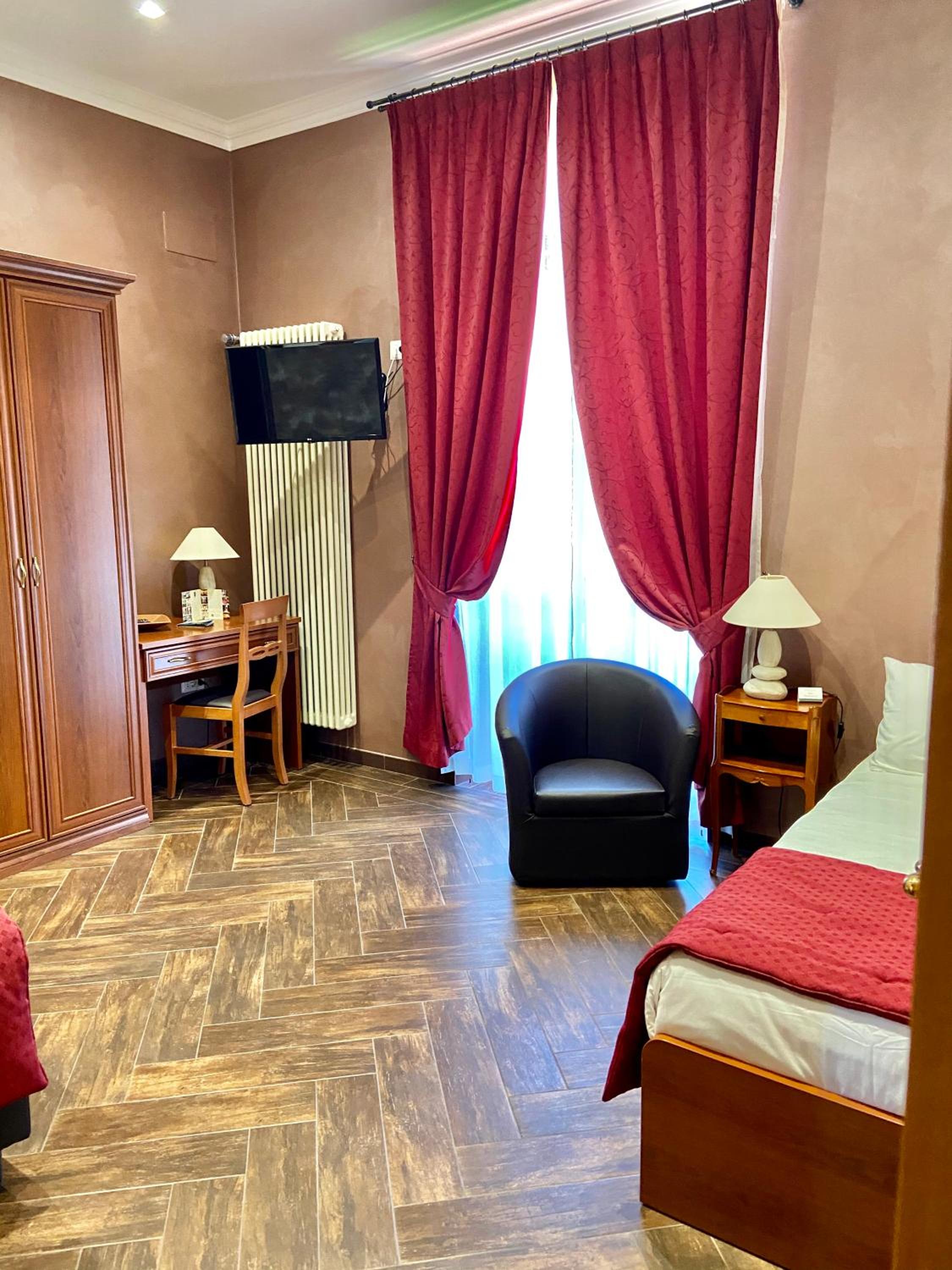 Quadruple Room - Photo 4