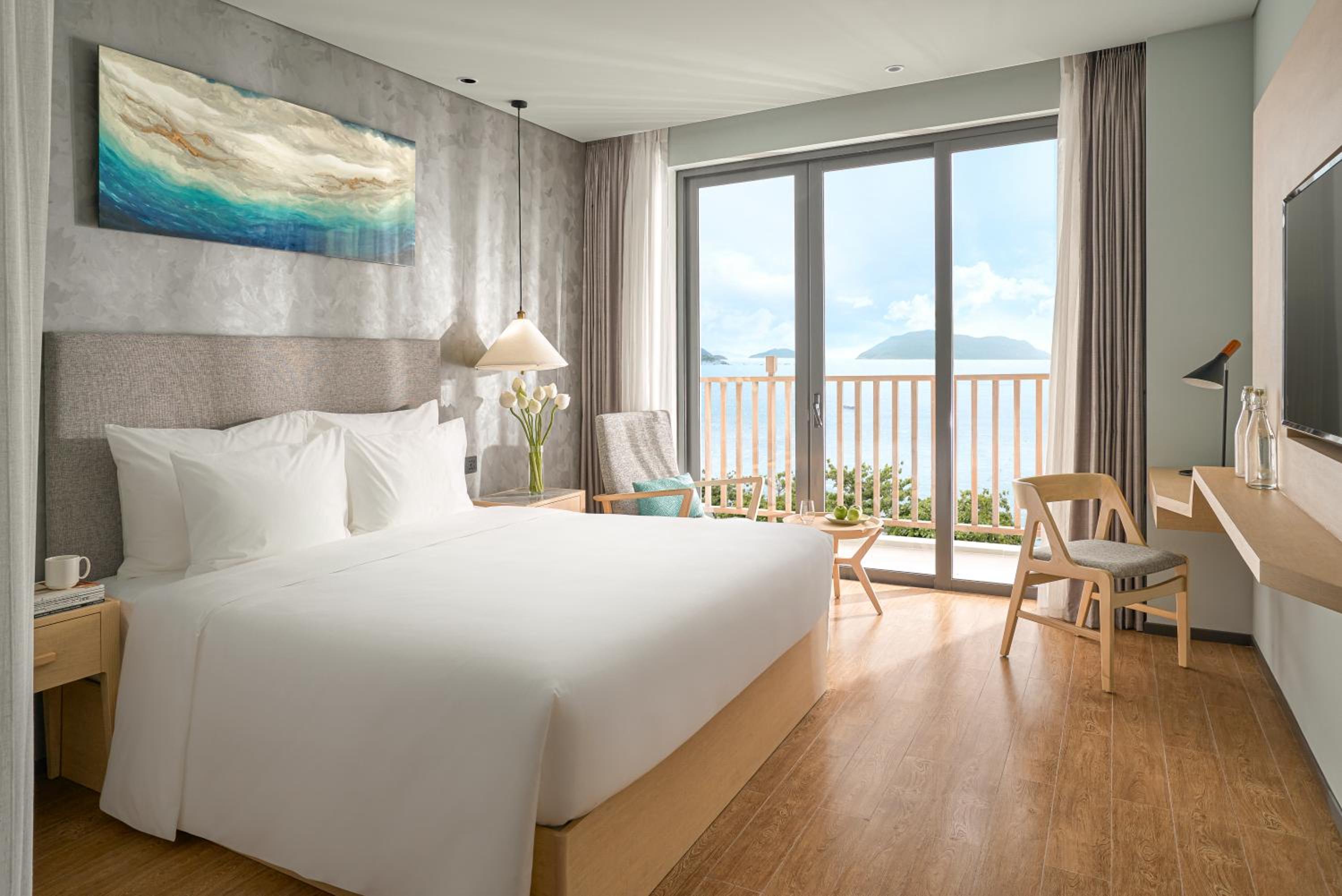 Deluxe Double Room with Balcony and Ocean View (Include Welcome drink & Airport shuttle bus) - Photo 1