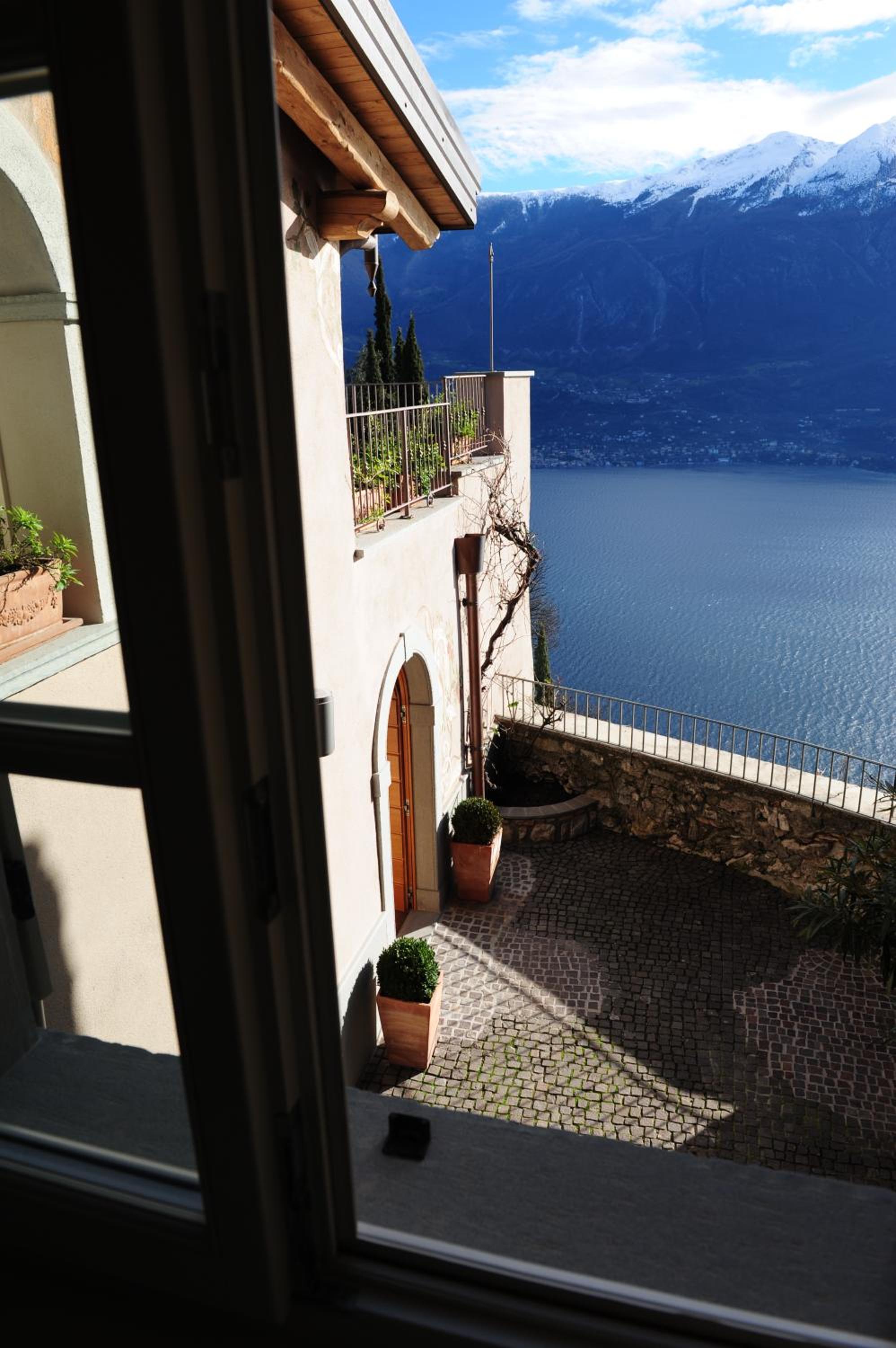 Junior Suite with Lake View - Photo 6