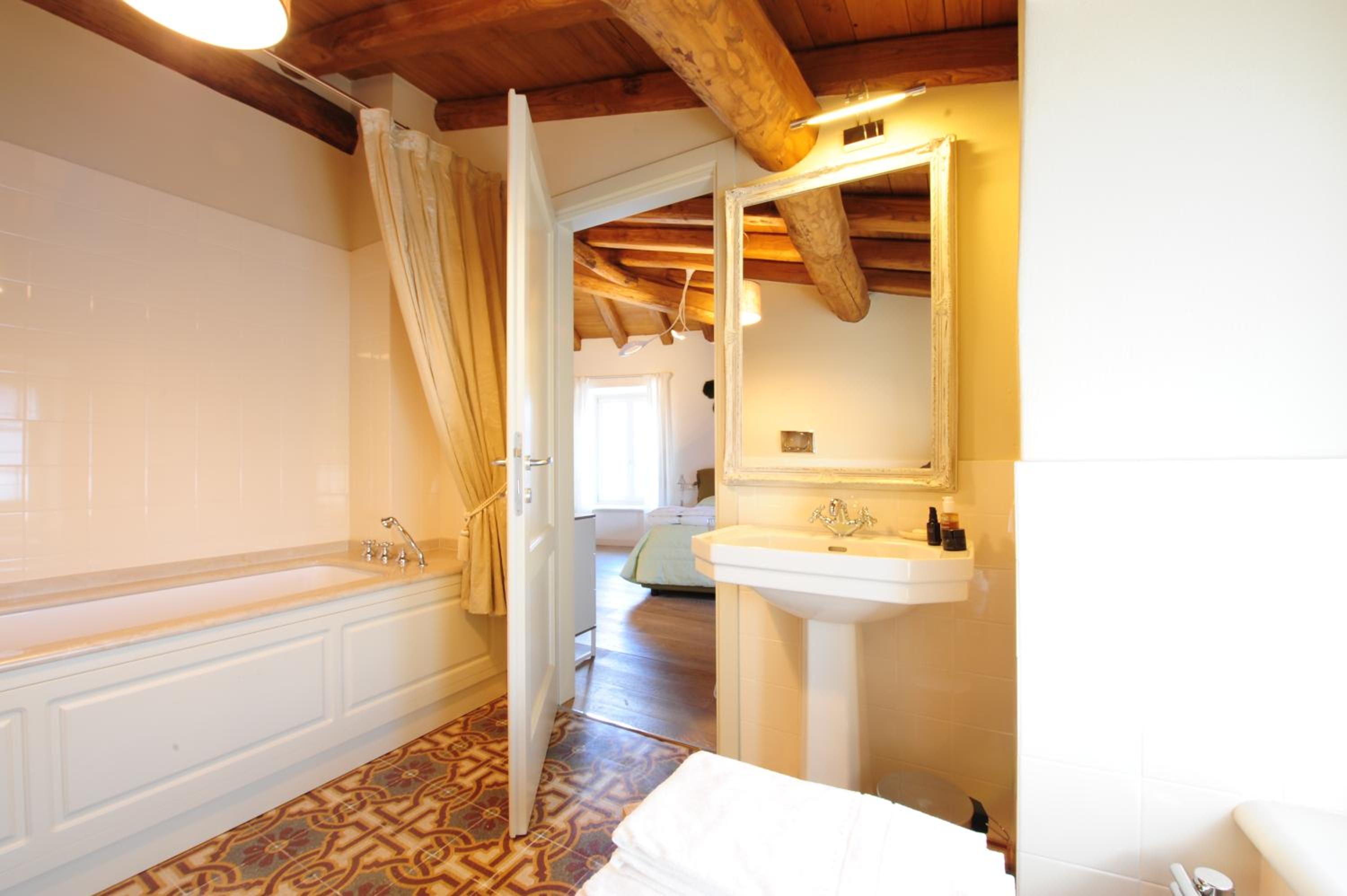 Junior Suite with Lake View - Photo 4