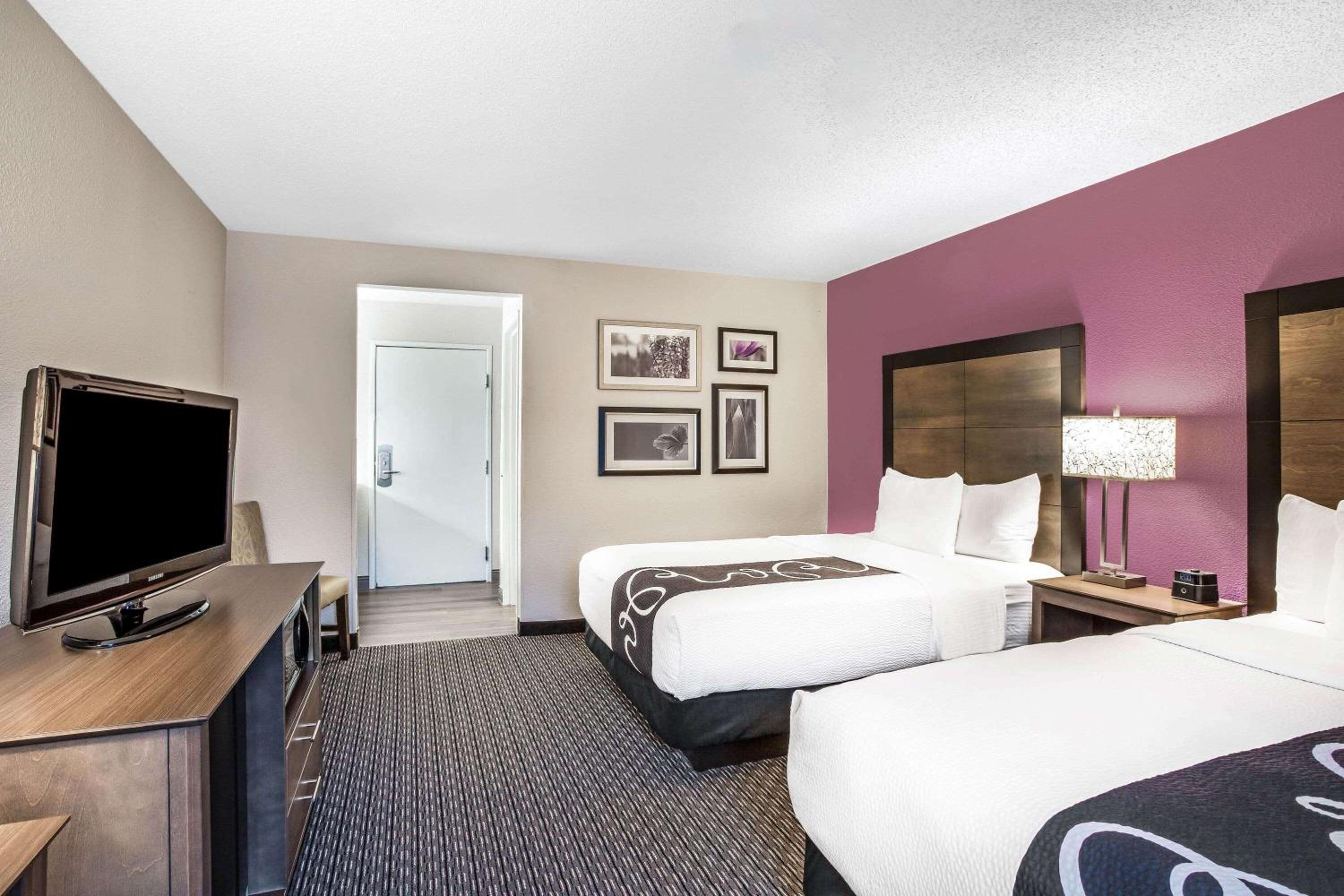 Deluxe Double Room with Two Double Beds - Photo 3
