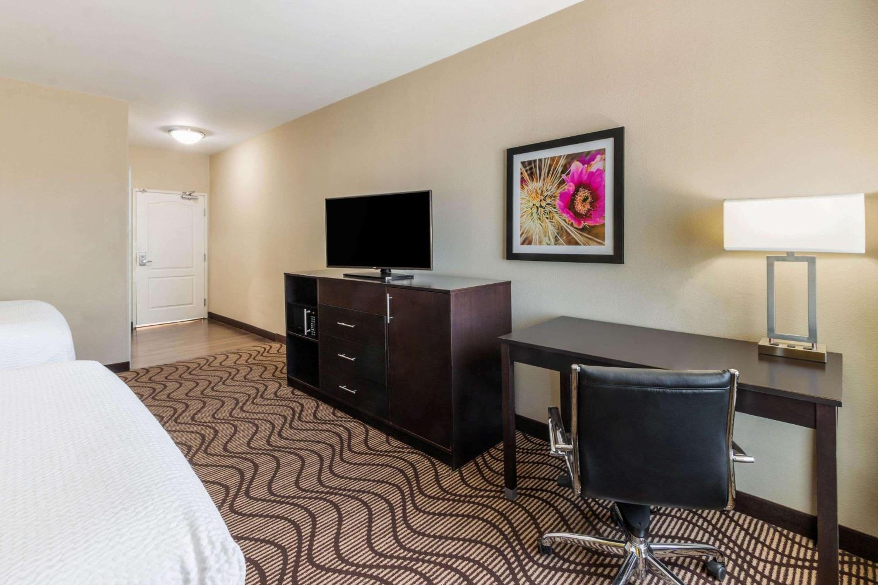 Queen Room with Two Queen Beds - Disability Access photo 1