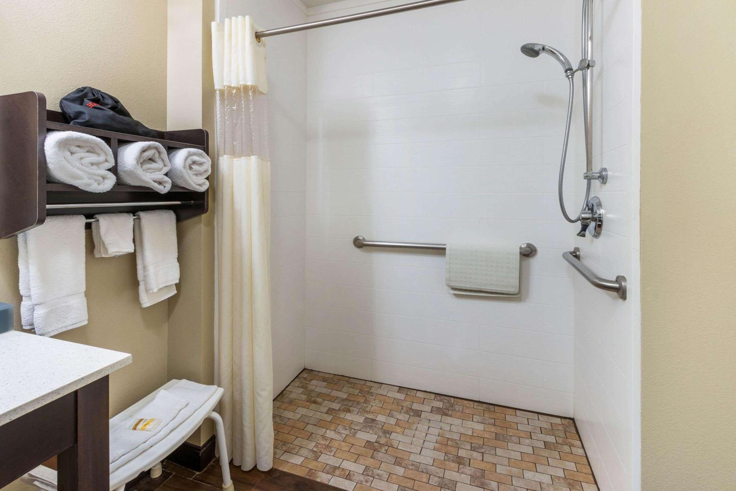 King Room - Disability Access photo 2