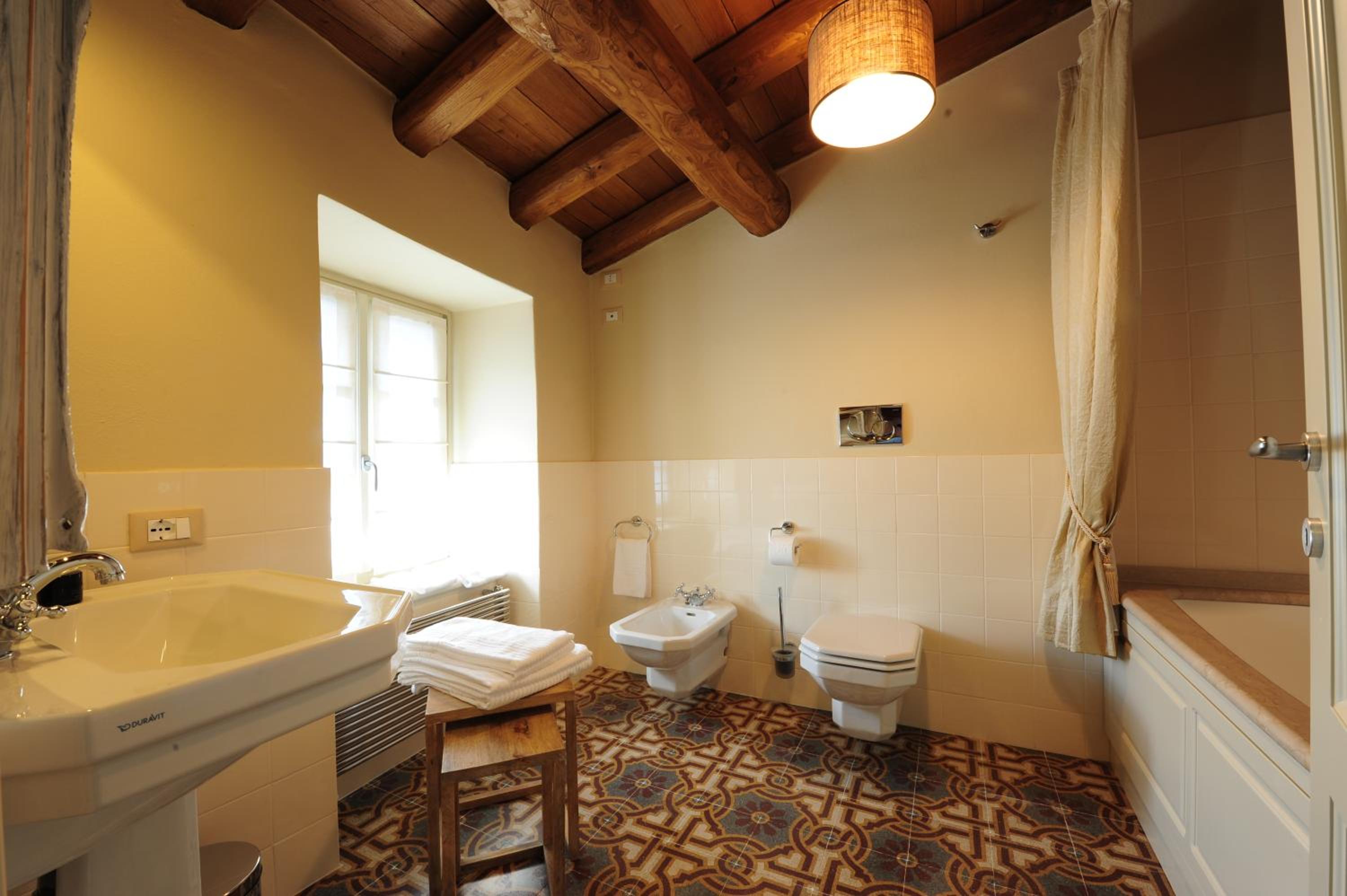 Junior Suite with Lake View - Photo 2