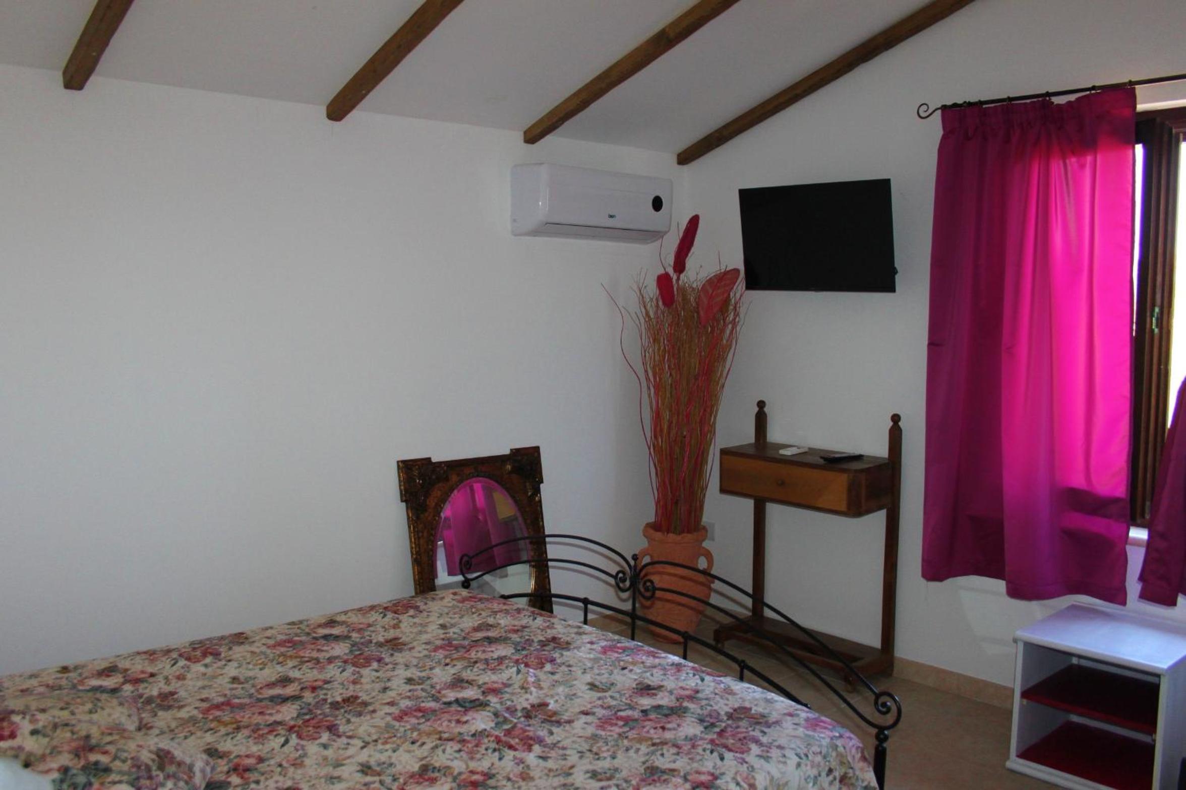 Double Room with Private Bathroom photo 2