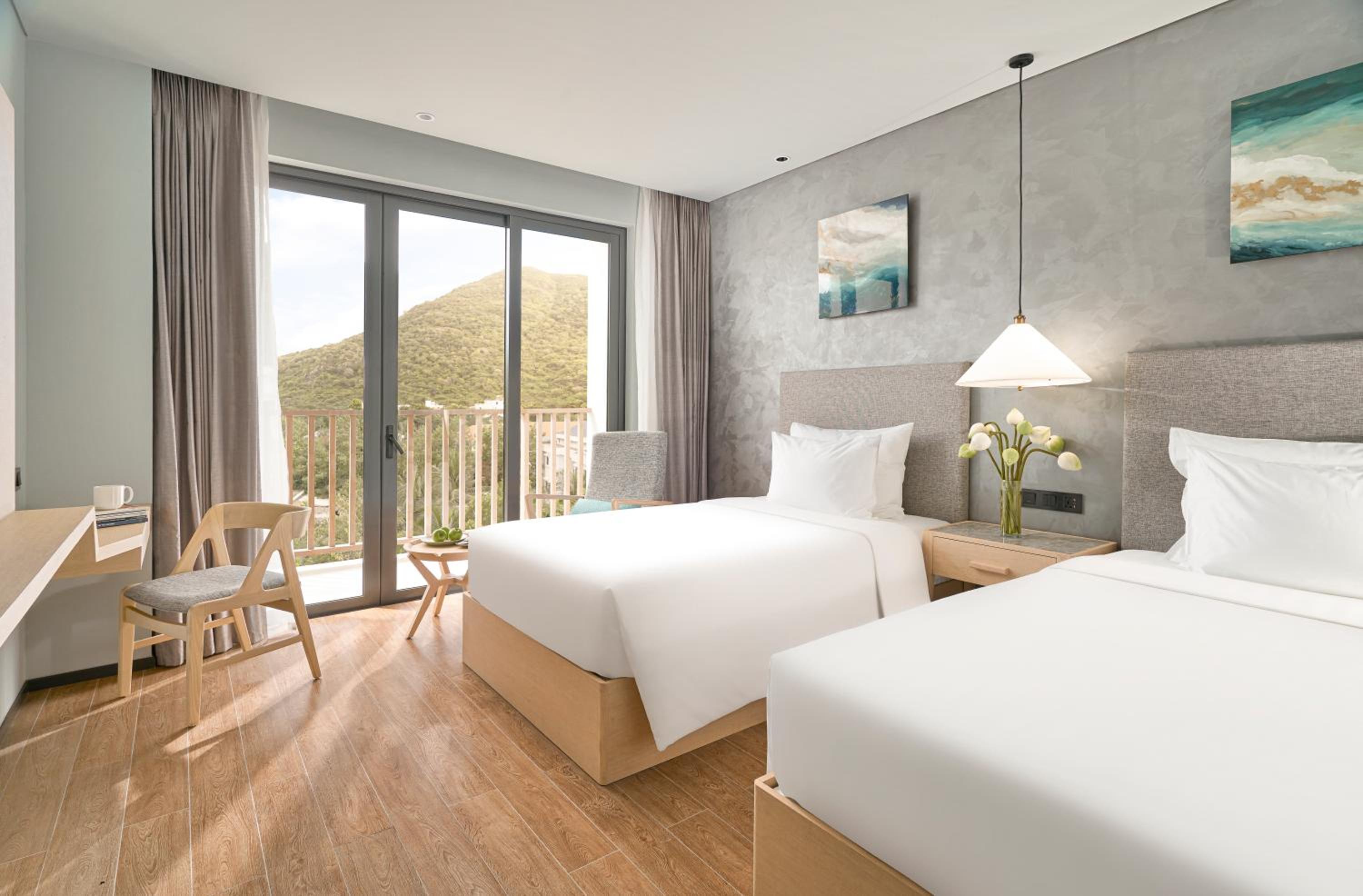 Deluxe Twin Room with Balcony and City View (Include Welcome drink & Airport shuttle bus) - Photo 1
