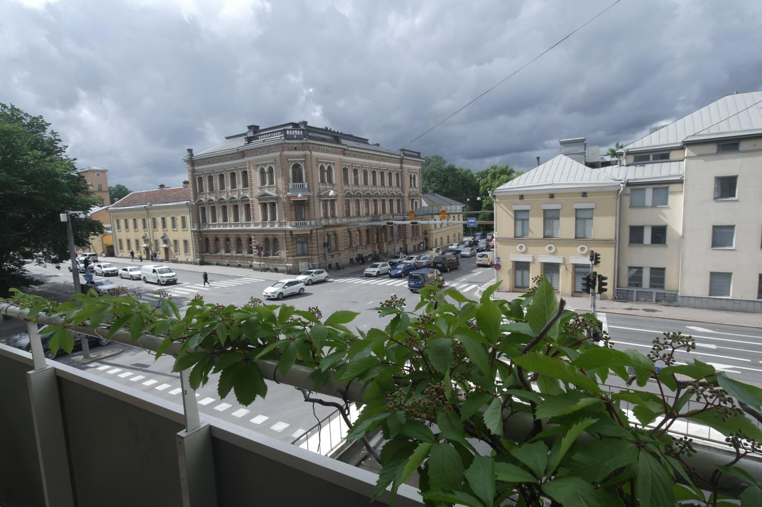 Four-Bedroom Apartment with Balcony  - Photo 26