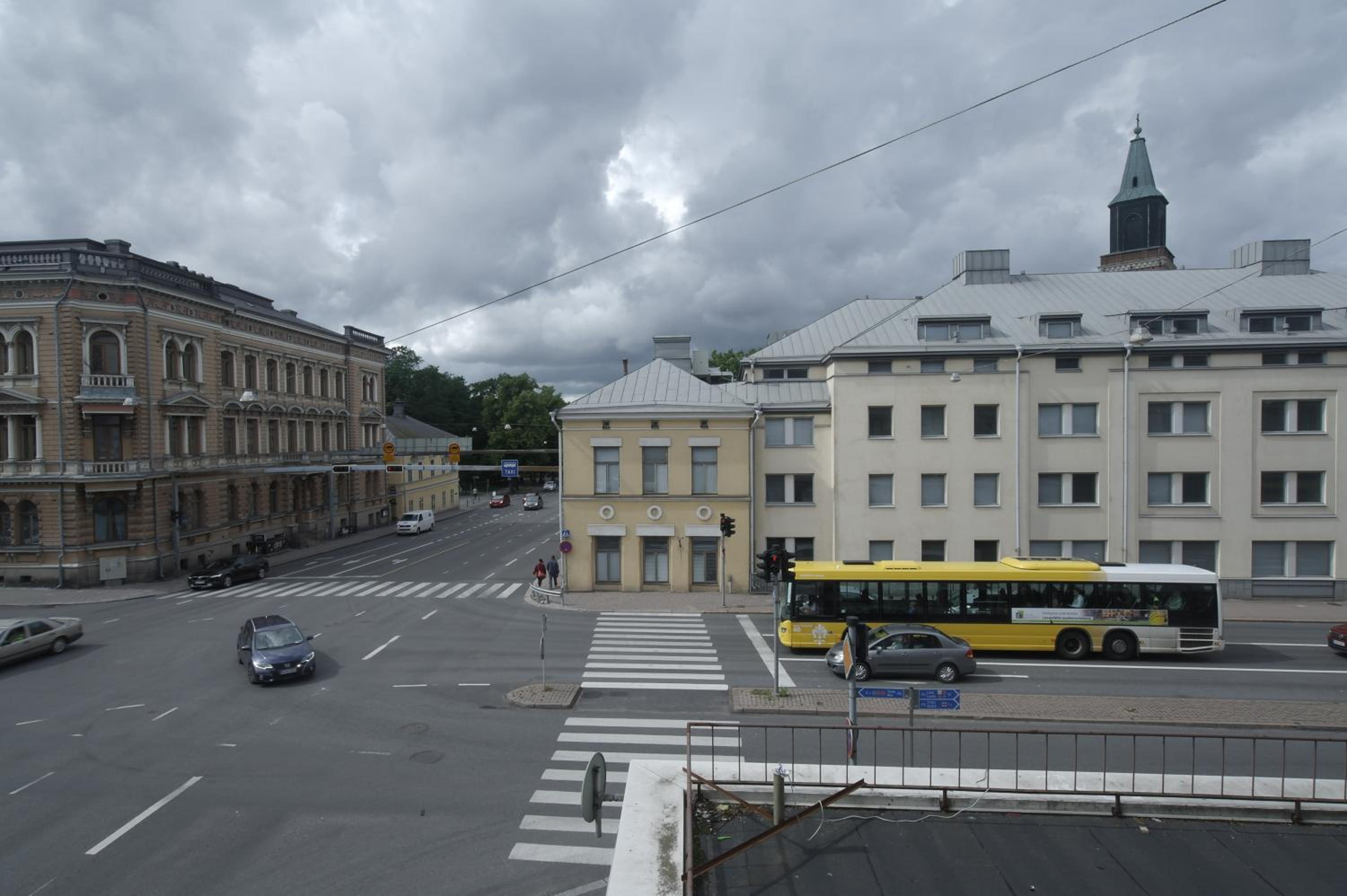 Four-Bedroom Apartment with Balcony  - Photo 28