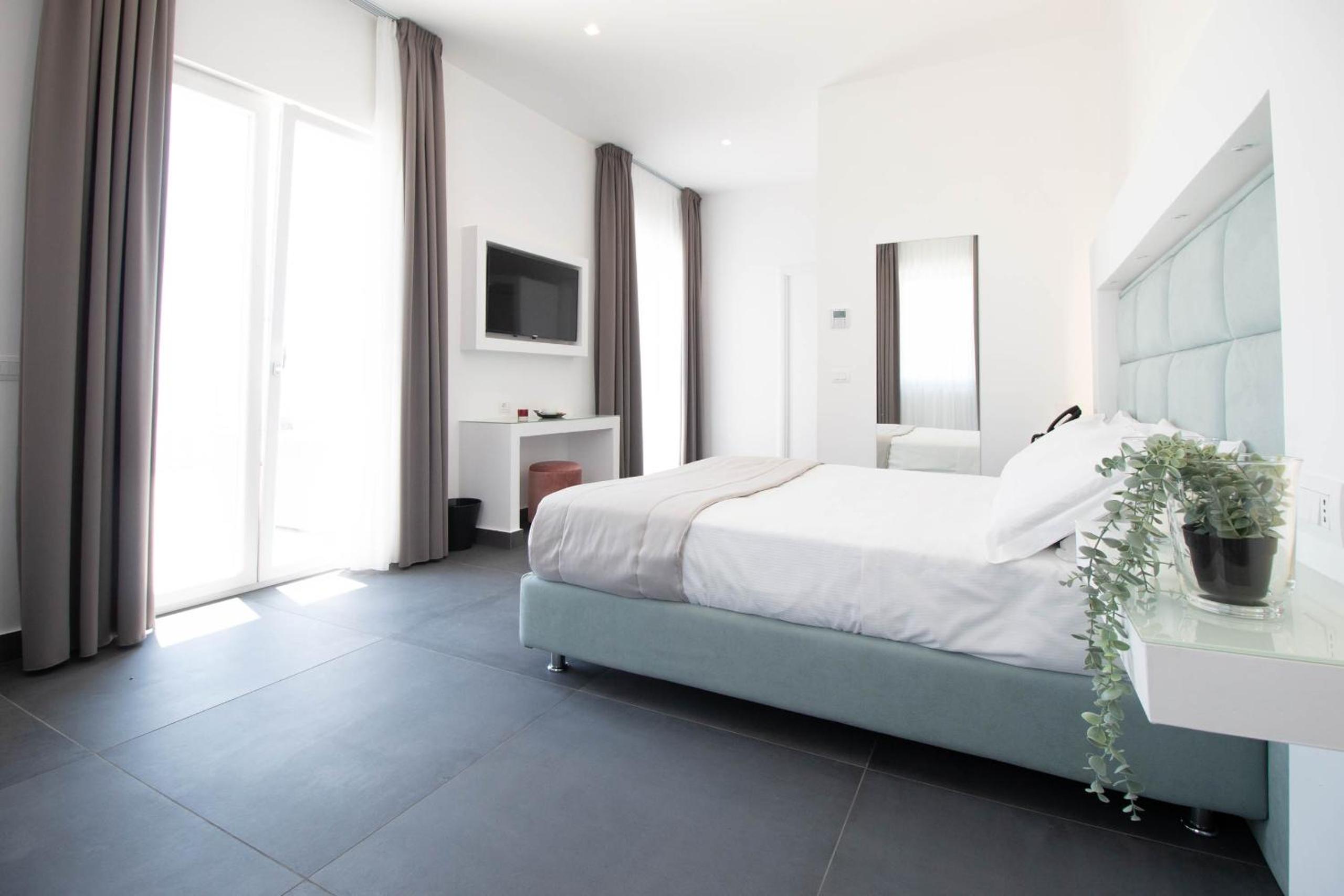 Junior Suite with Terrace - Photo 8
