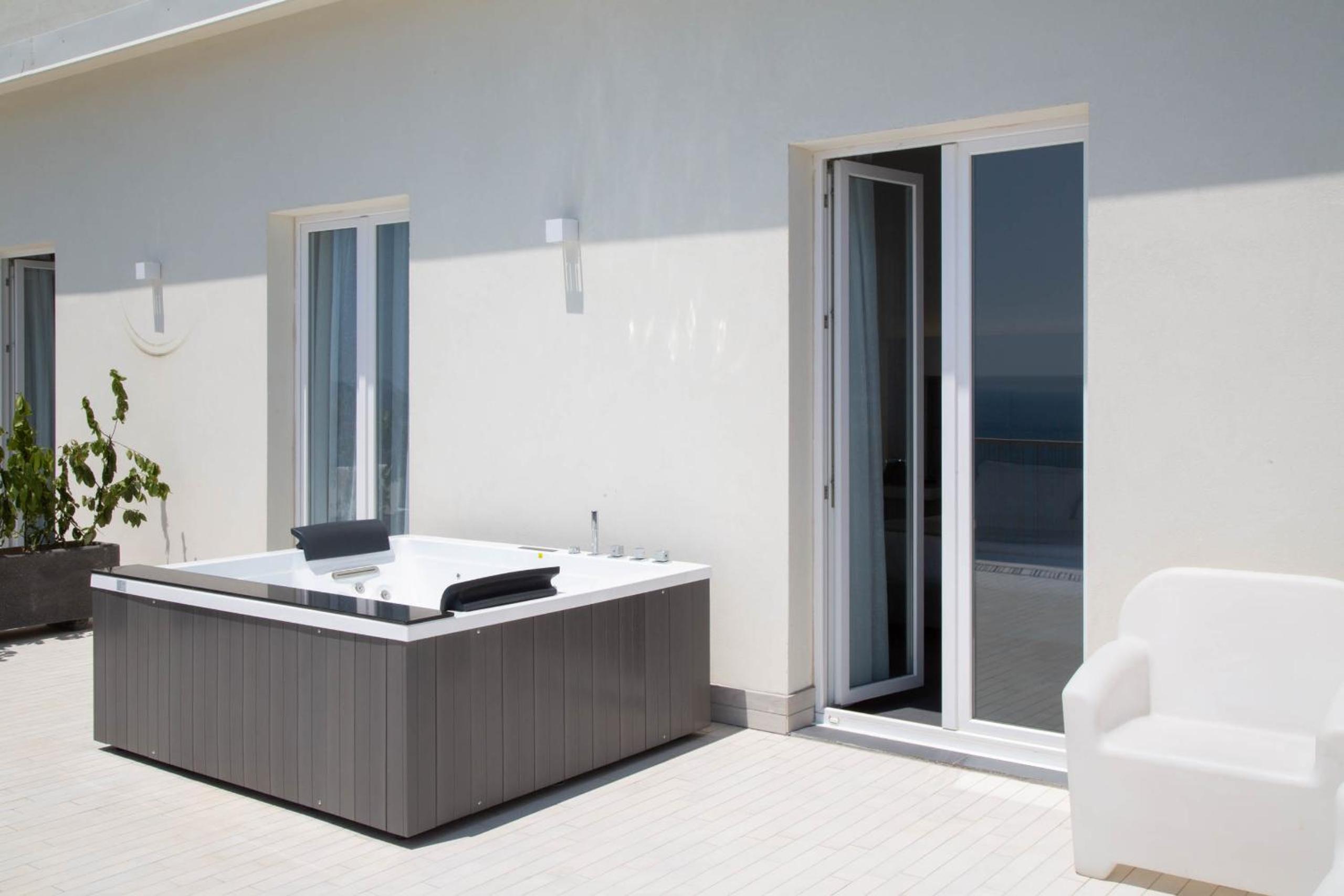 Junior Suite with Terrace - Photo 10