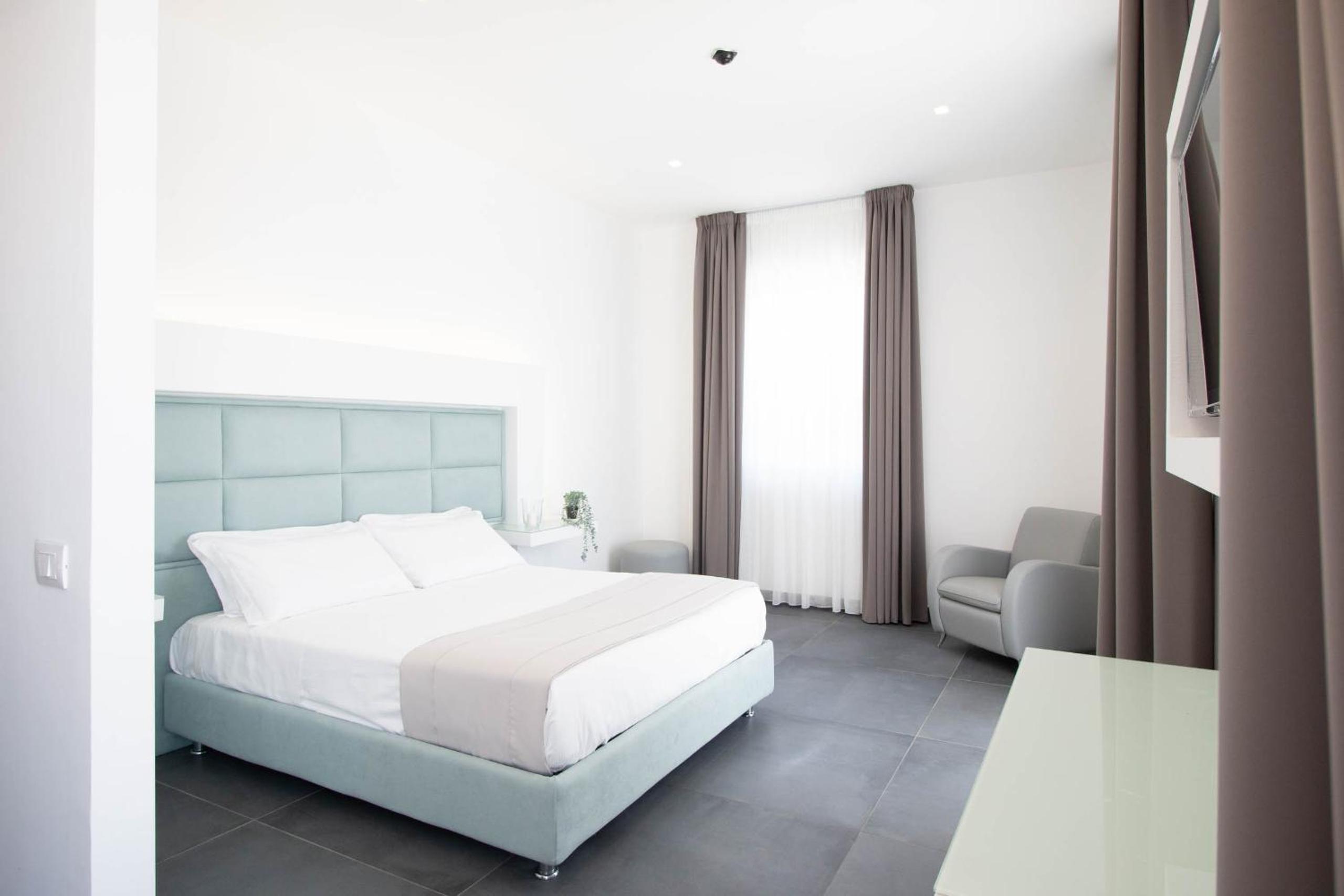 Junior Suite with Terrace - Photo 7