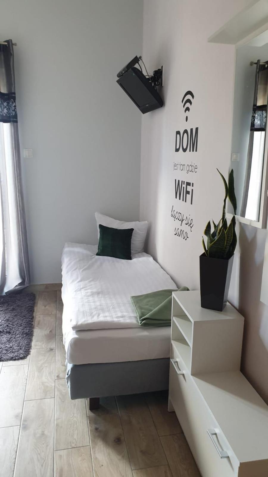 Triple Room with Balcony - Photo 2