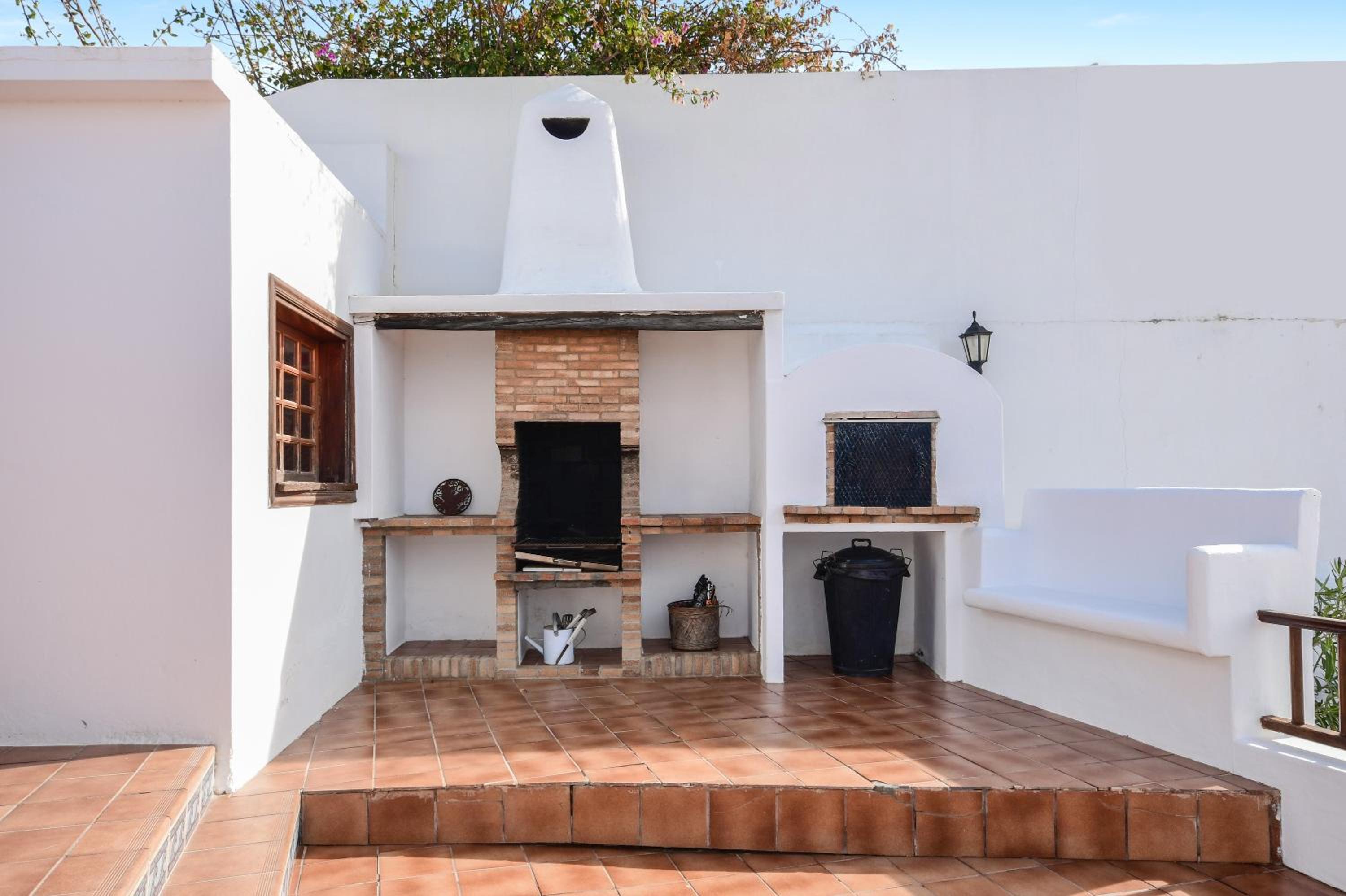 Villa with Sea View - Photo 18