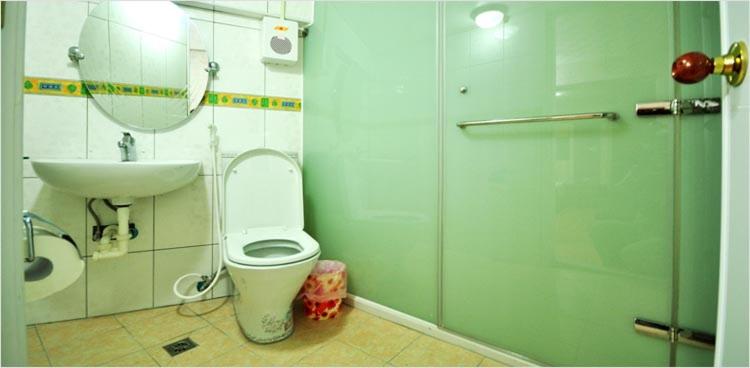 Family Room with Private Bathroom photo 3