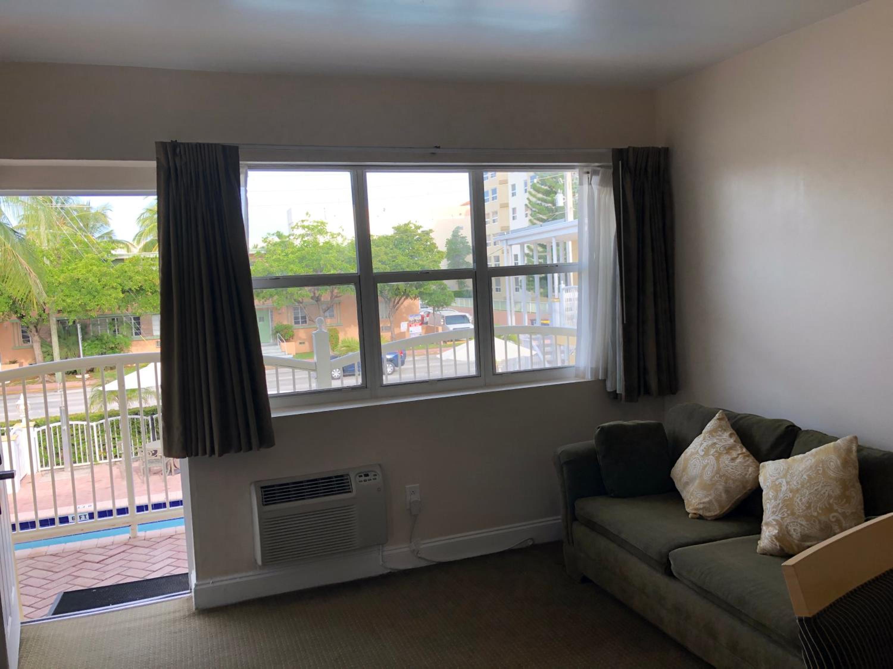 Two-Bedroom Suite - Free Parking - Photo 18