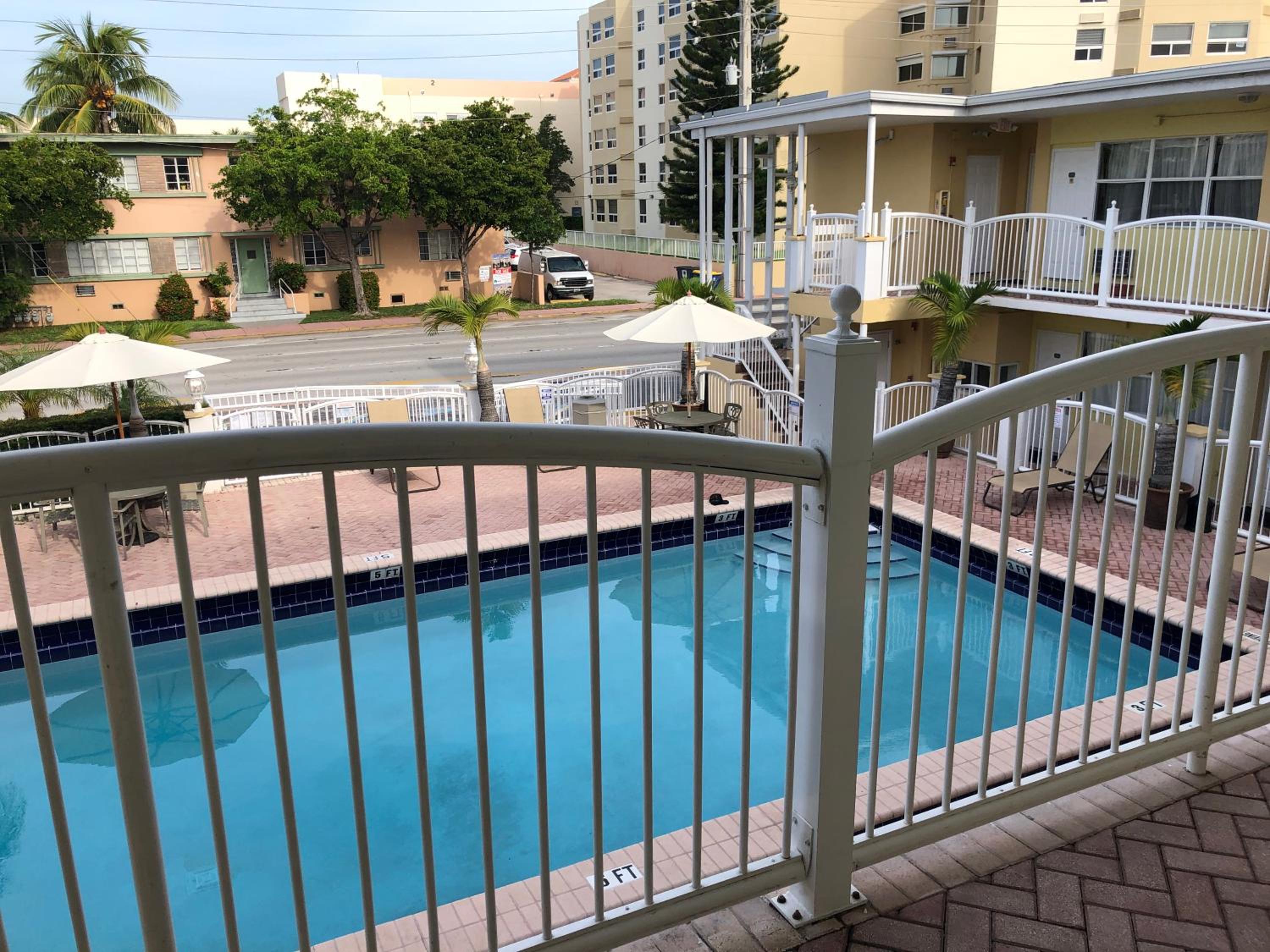 Two-Bedroom Suite - Free Parking - Photo 11