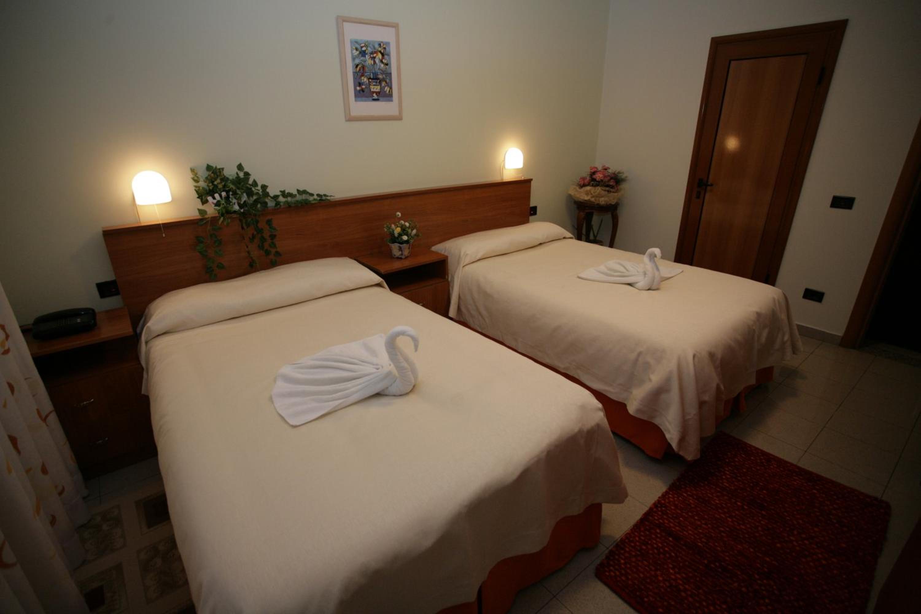 Double or Twin Room photo 1