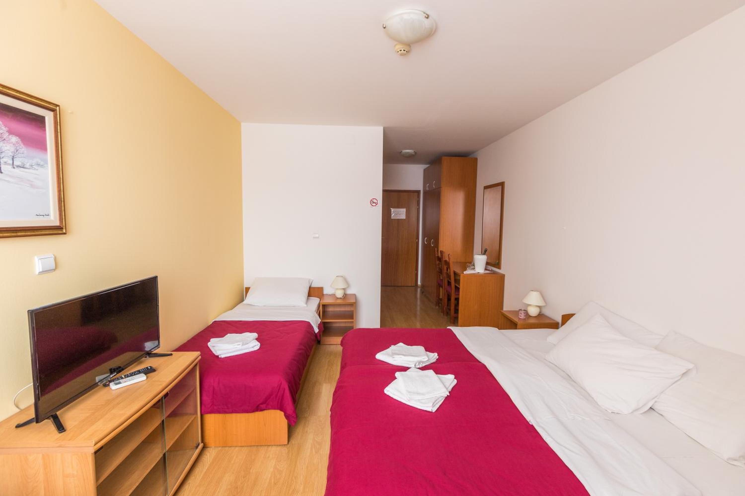 Triple Room - Photo 1