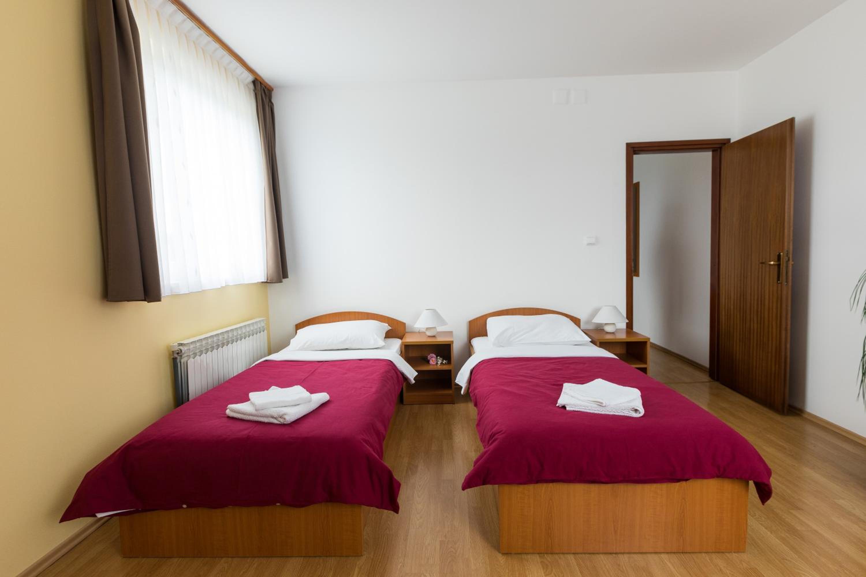 Double or Twin Room - Photo 4