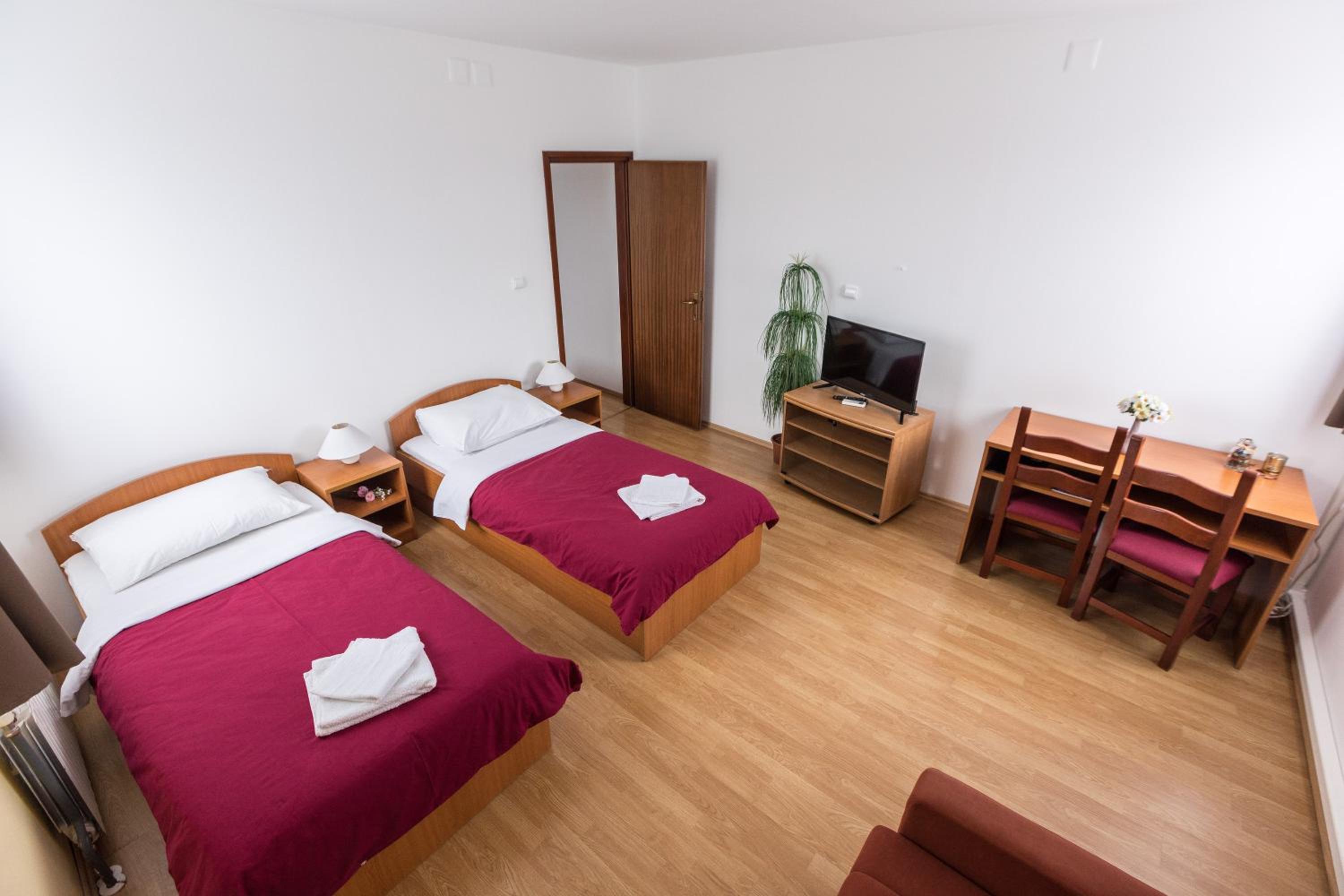 Double or Twin Room - Photo 3