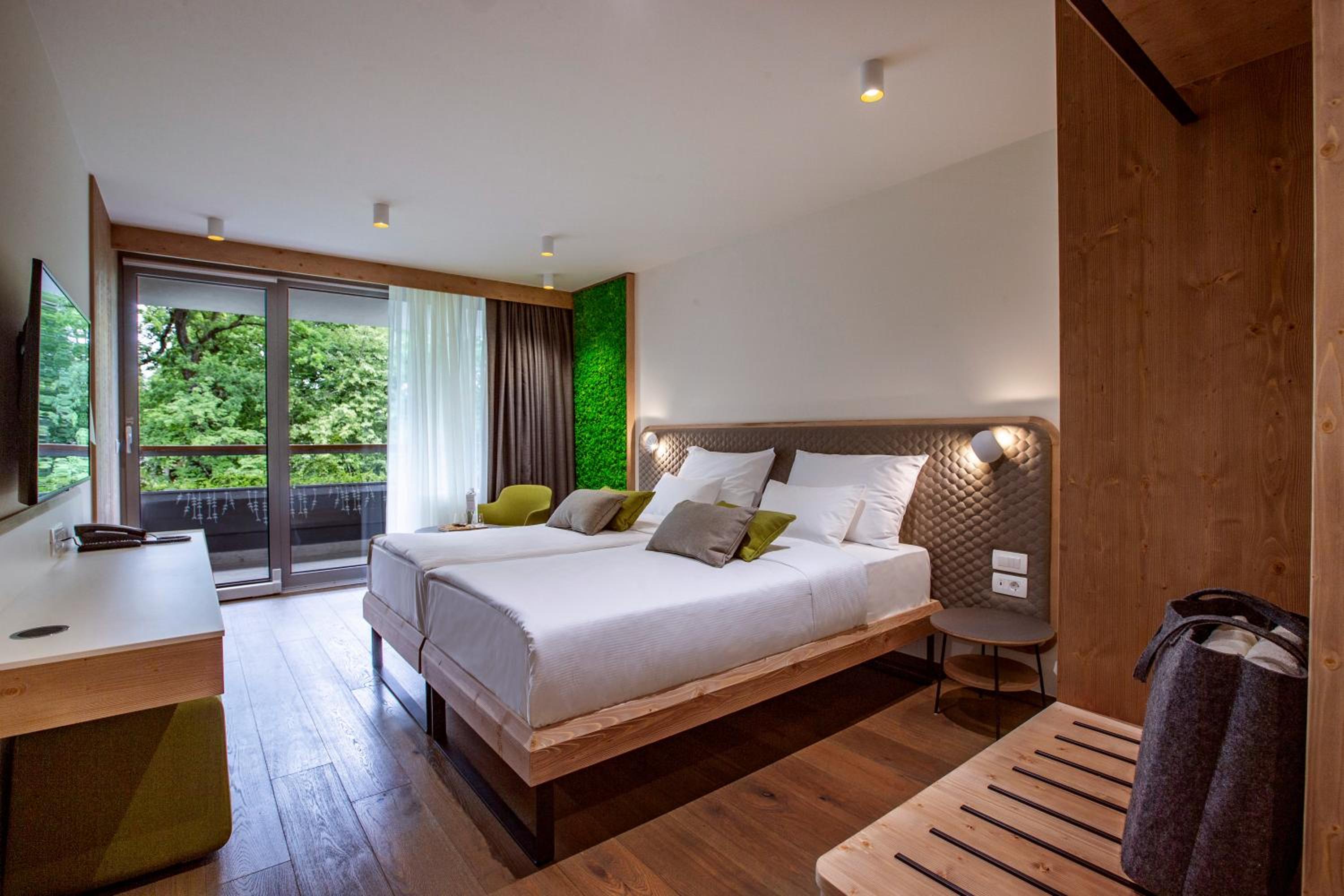 Double Room with Balcony - Photo 1