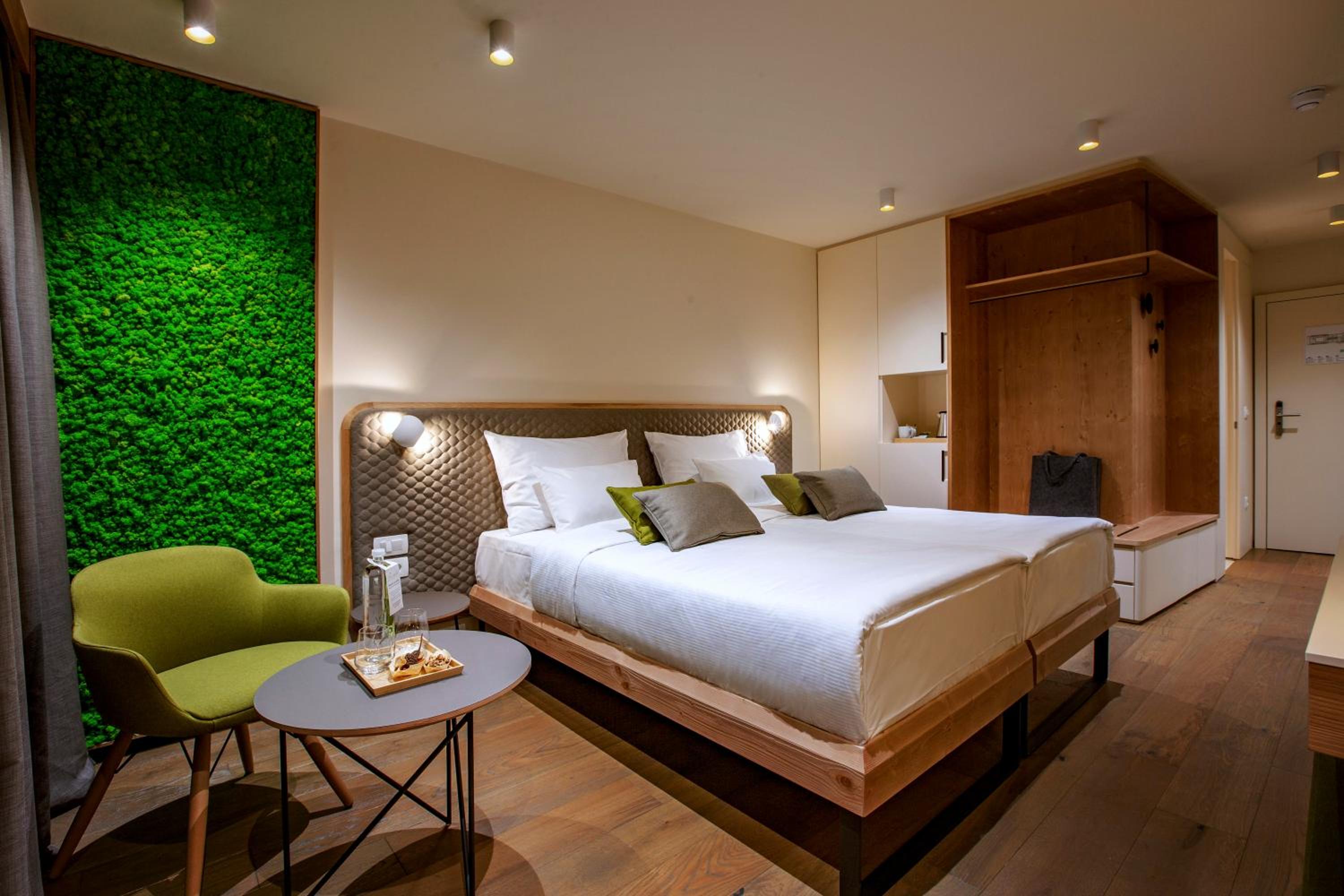 Double Room with Balcony - Photo 4
