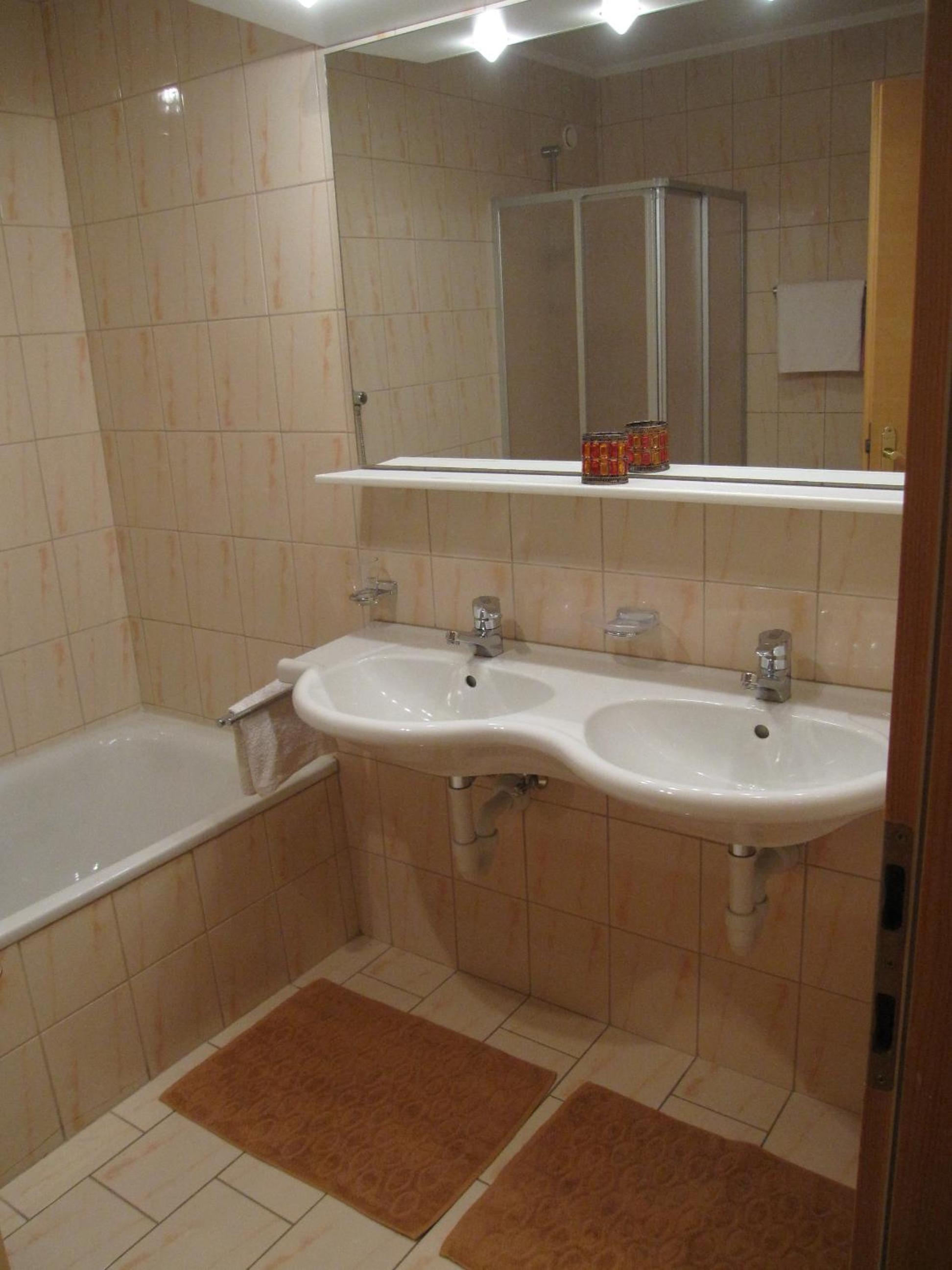 Three-Bedroom Apartment with Balcony photo 3